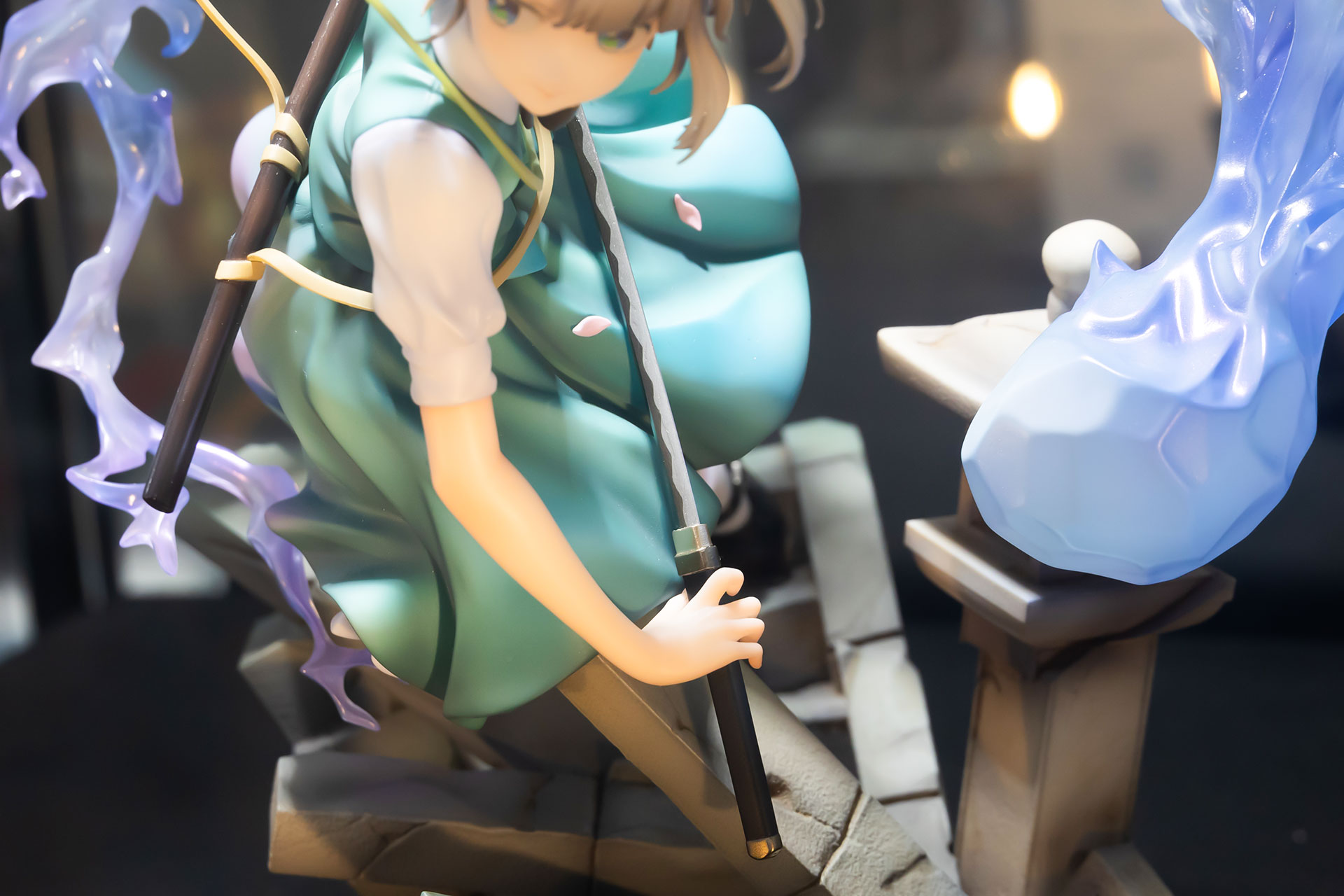 手に持っているのは長刀の「楼観剣」だ