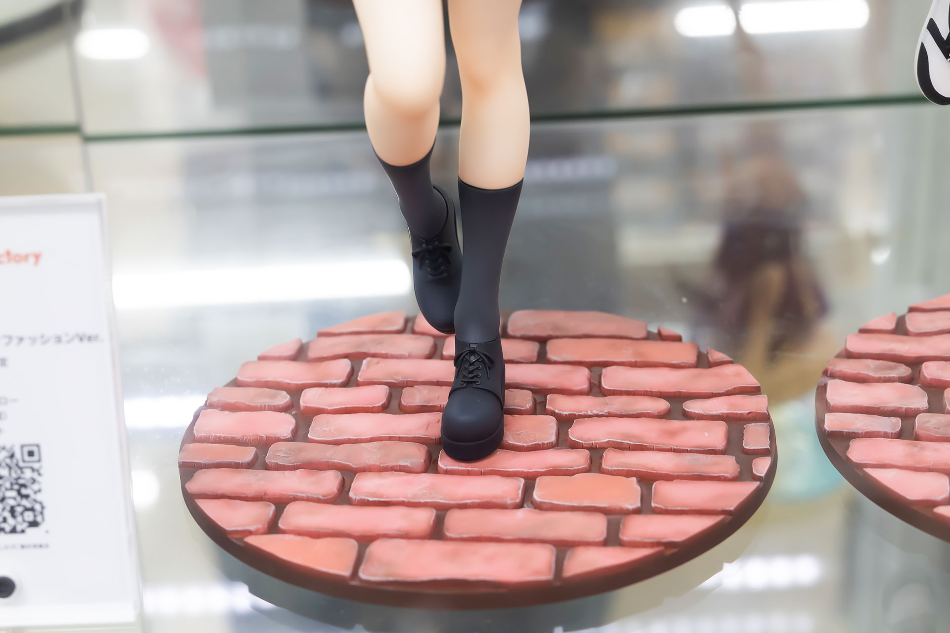 台座もストリート風!?