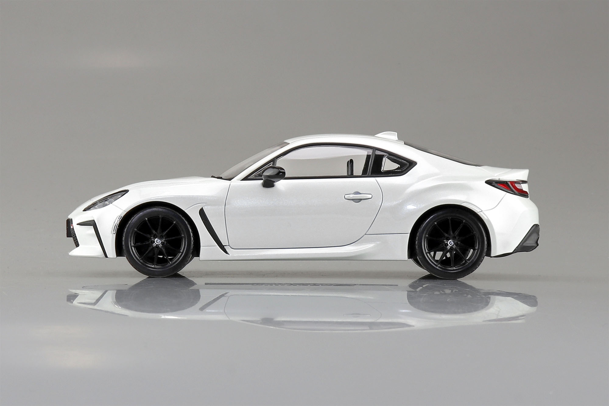 No.10-SR トヨタ GR86 2021（スパークレッド）/（クリスタルブラックシリカ）/（クリスタルホワイトパール） 価格：各2,420円