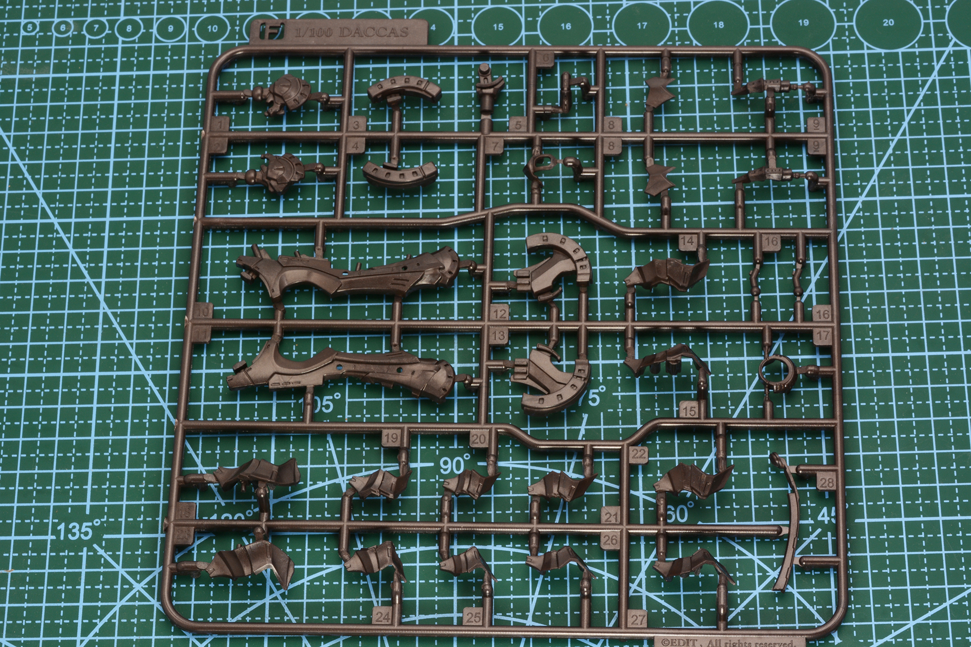 E～Hのランナーはフレーム部分に使われる。耐久力を重視したABS樹脂