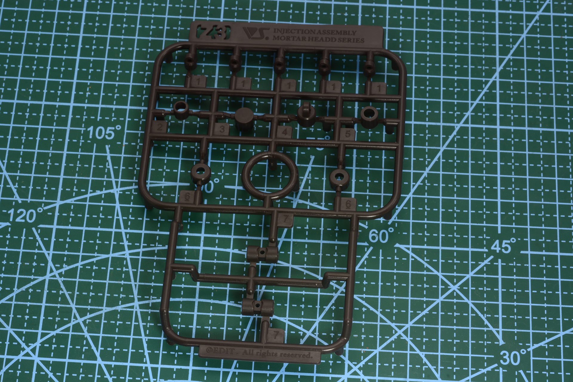 関節などに使用される軟質樹脂製パーツ