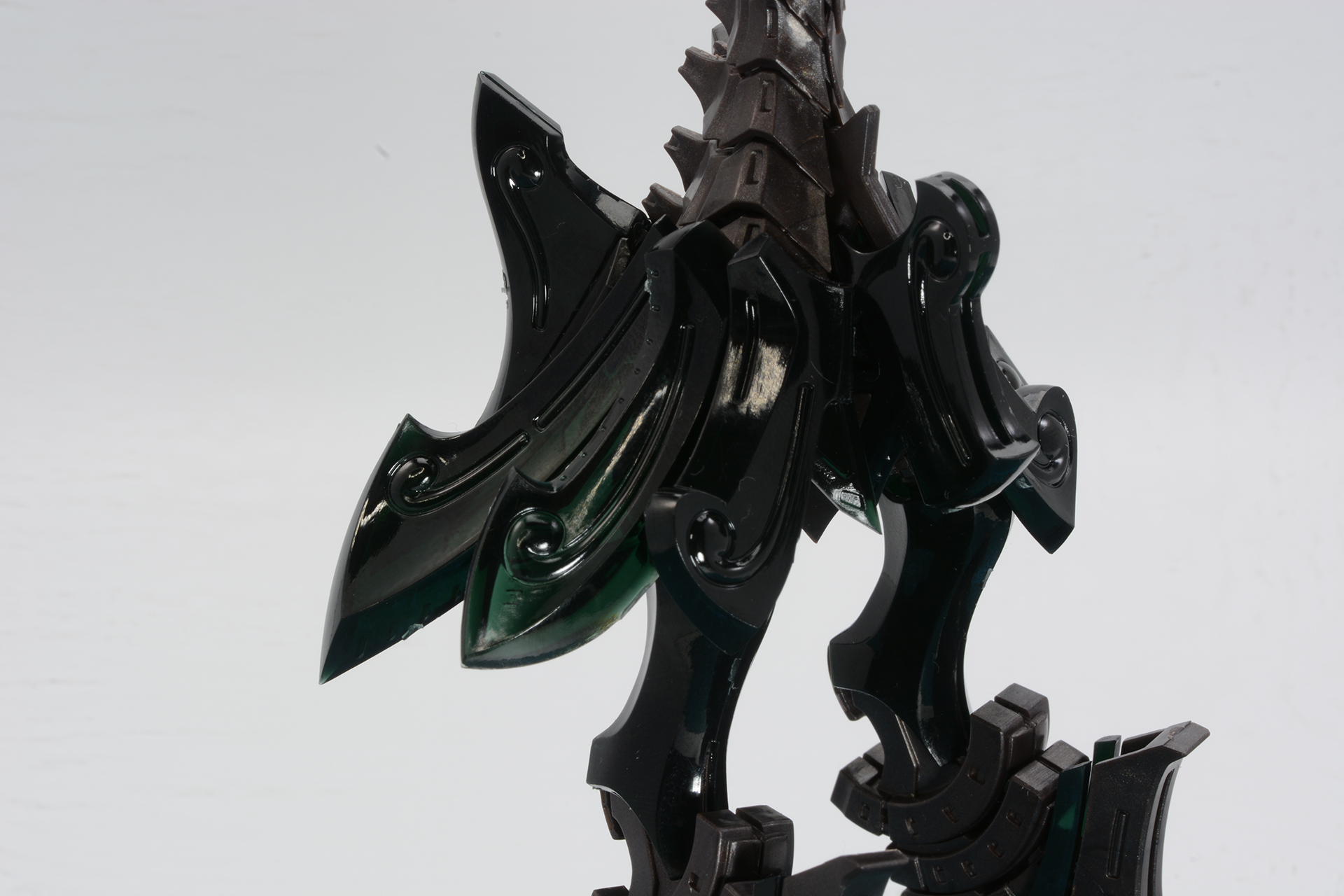 とても複雑な腰装甲の重なり