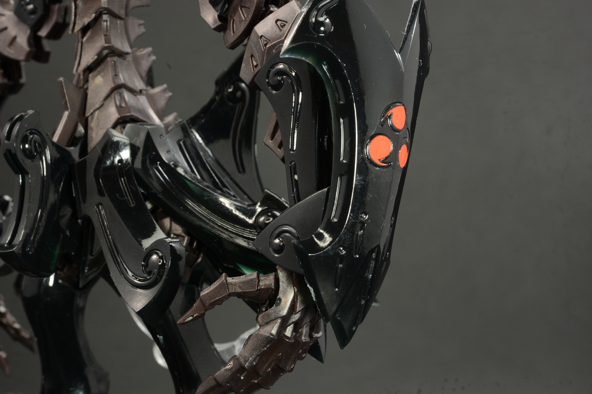 細部を眺めているだけで時間がたっていく。GTMという特殊なロボットデザインをたっぷり堪能できる