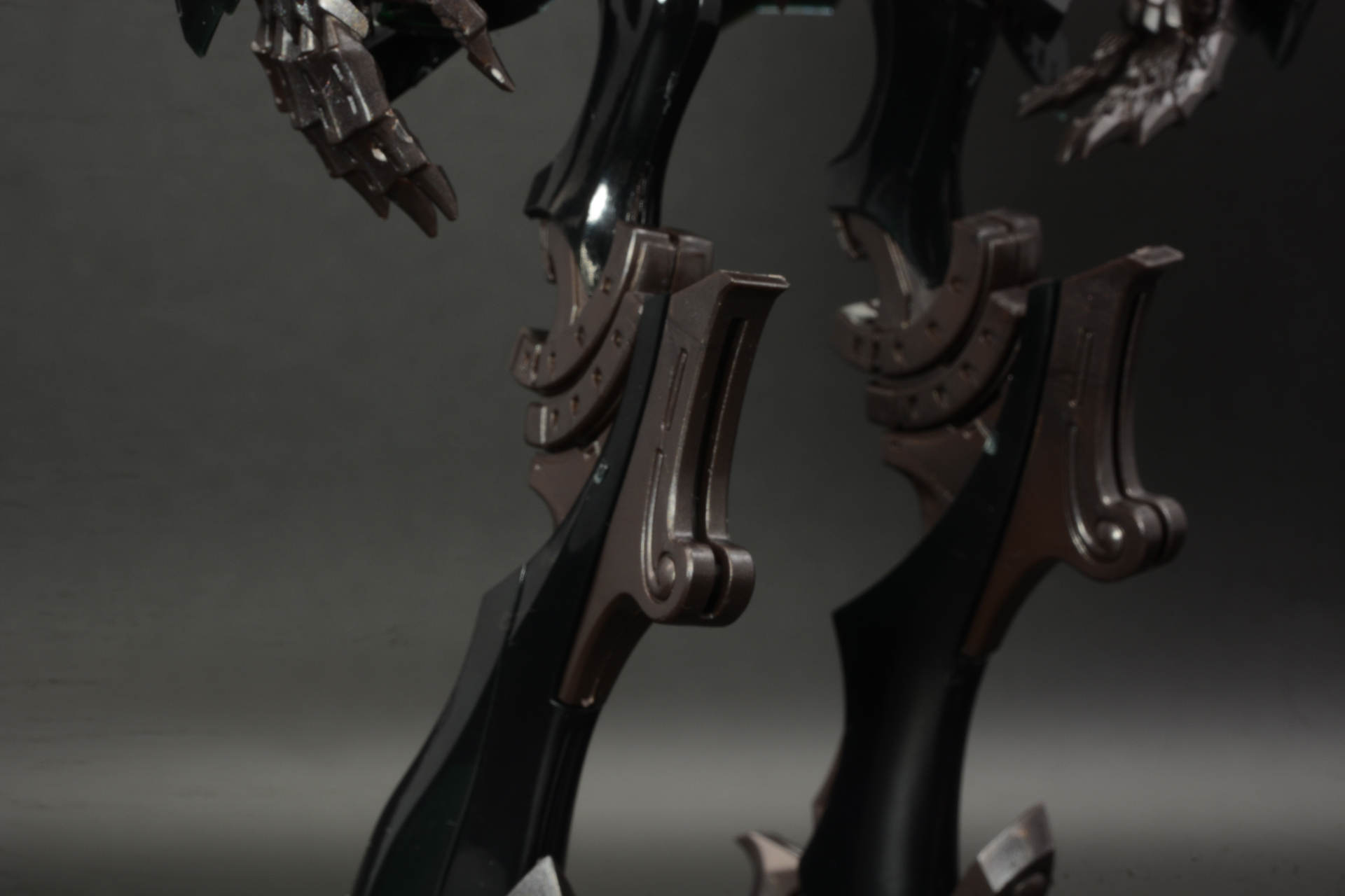 細部を眺めているだけで時間がたっていく。GTMという特殊なロボットデザインをたっぷり堪能できる