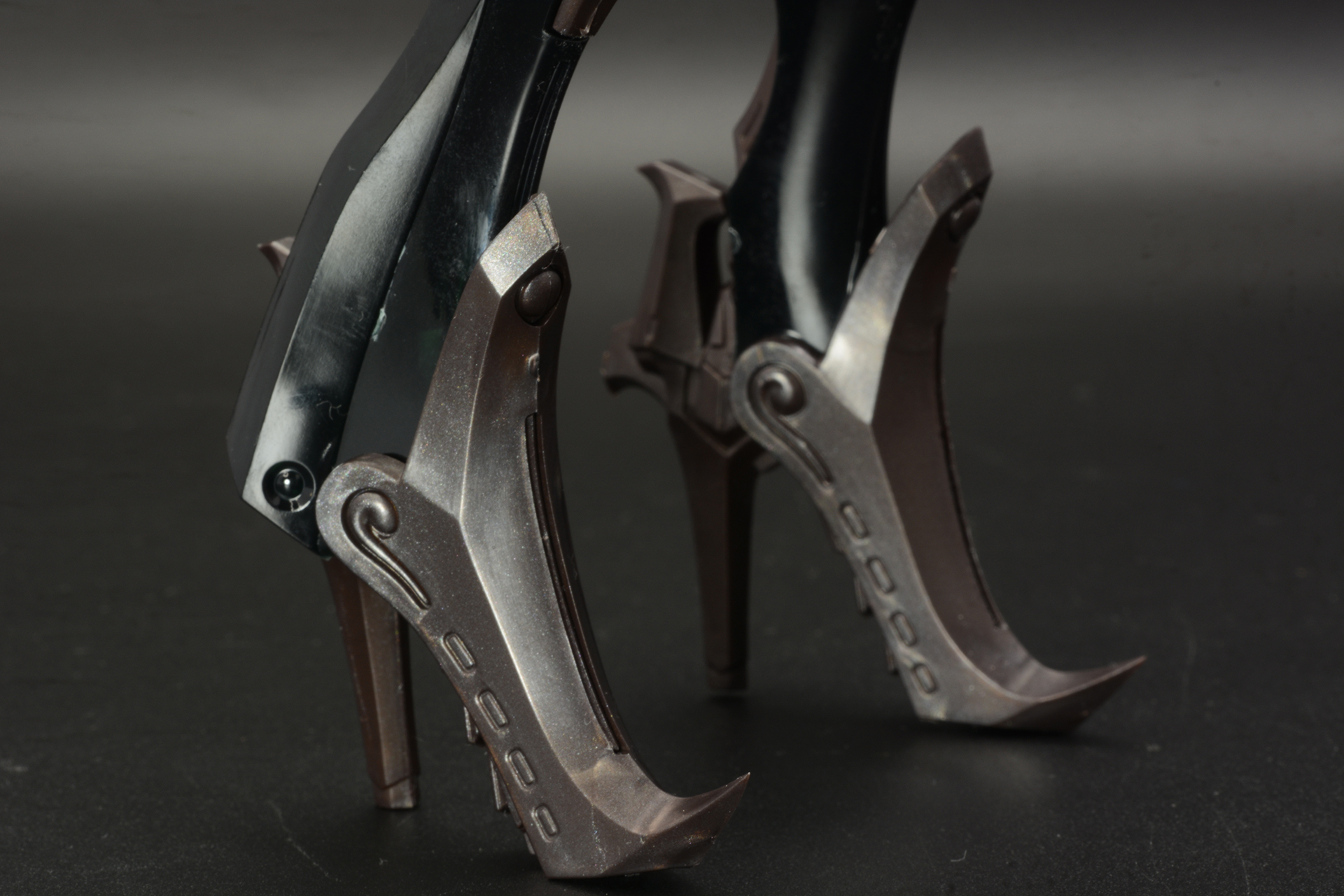 細部を眺めているだけで時間がたっていく。GTMという特殊なロボットデザインをたっぷり堪能できる