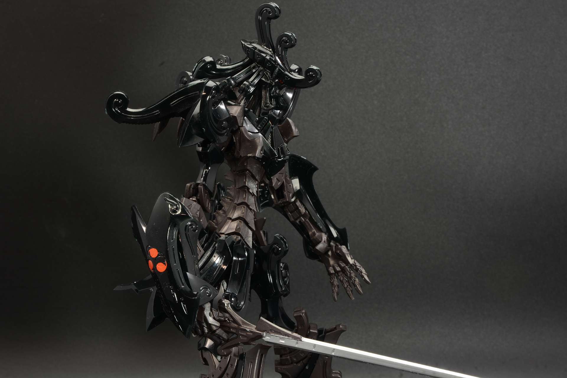 武器であるガット・ブロウを持たせてポーズを取らせる