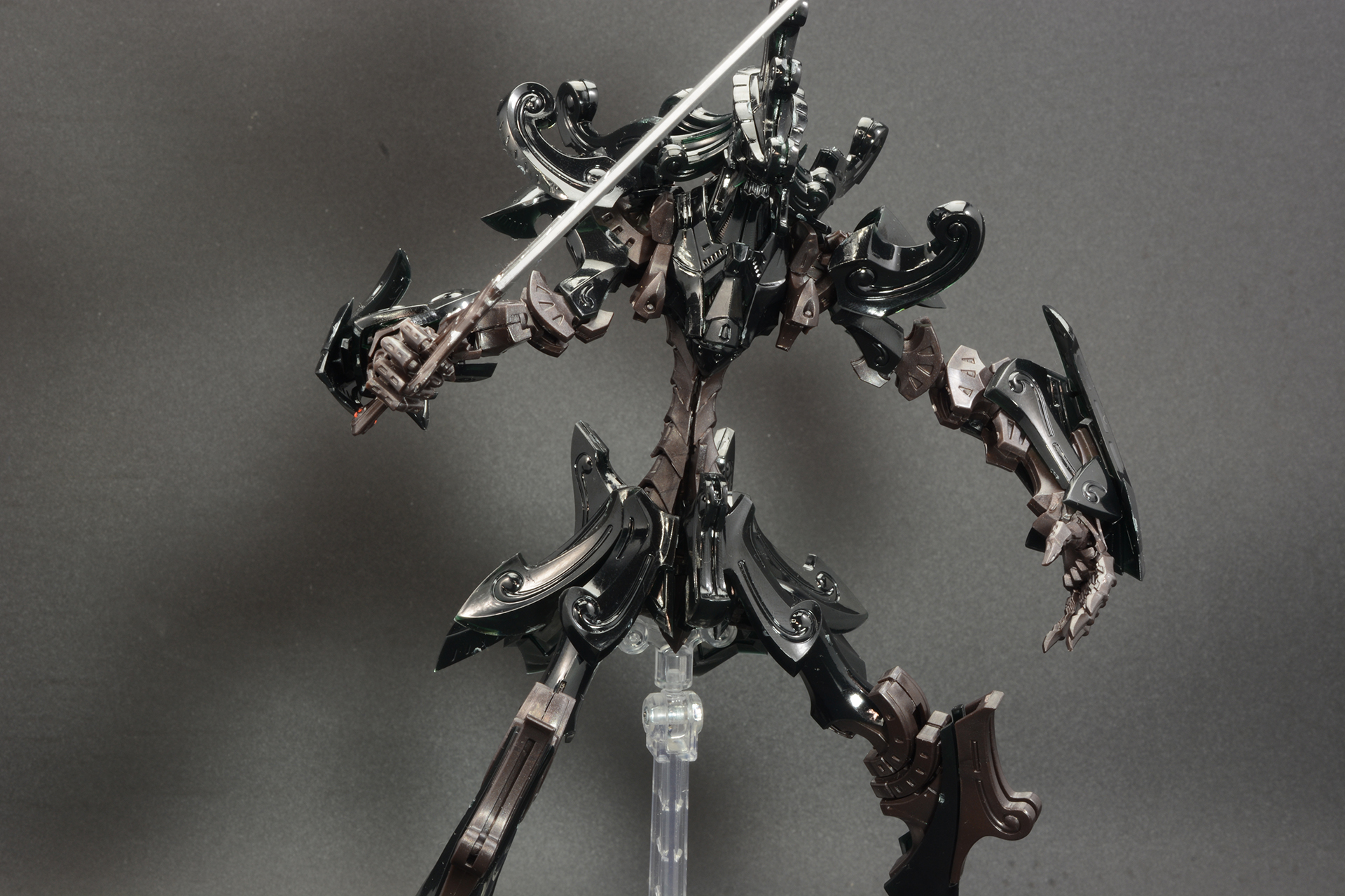 武器であるガット・ブロウを持たせてポーズを取らせる