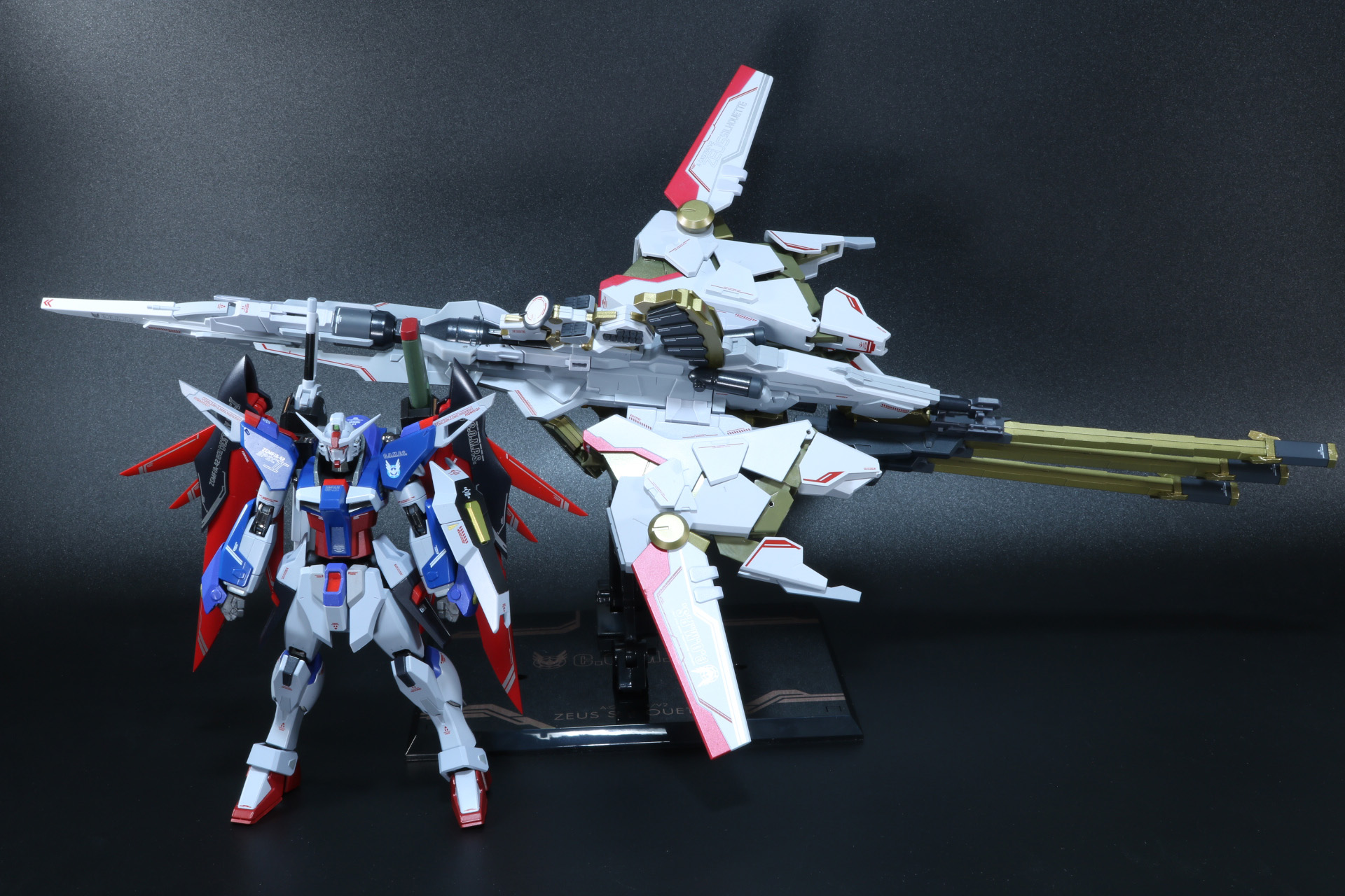 「METAL ROBOT魂 ＜SIDE MS＞ デスティニーガンダムSpecII」と比較