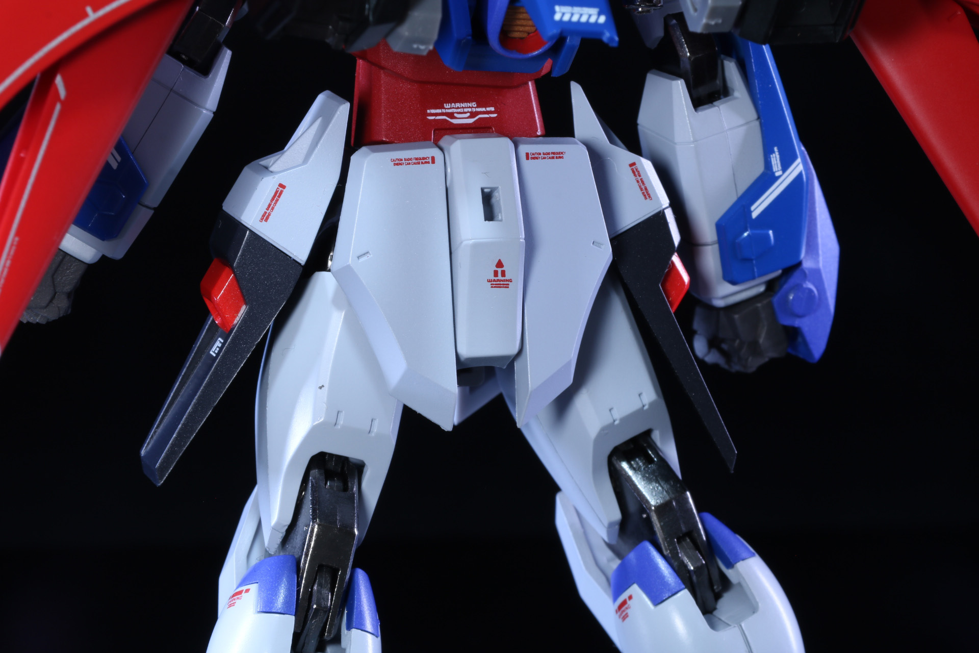 「デスティニーガンダムSpecII」のリアスカートにジョイントパーツを付ける