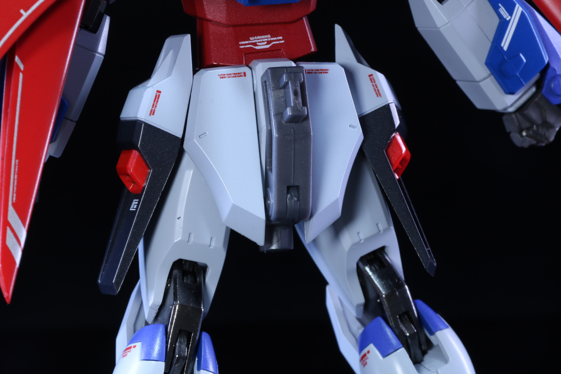 「デスティニーガンダムSpecII」のリアスカートにジョイントパーツを付ける