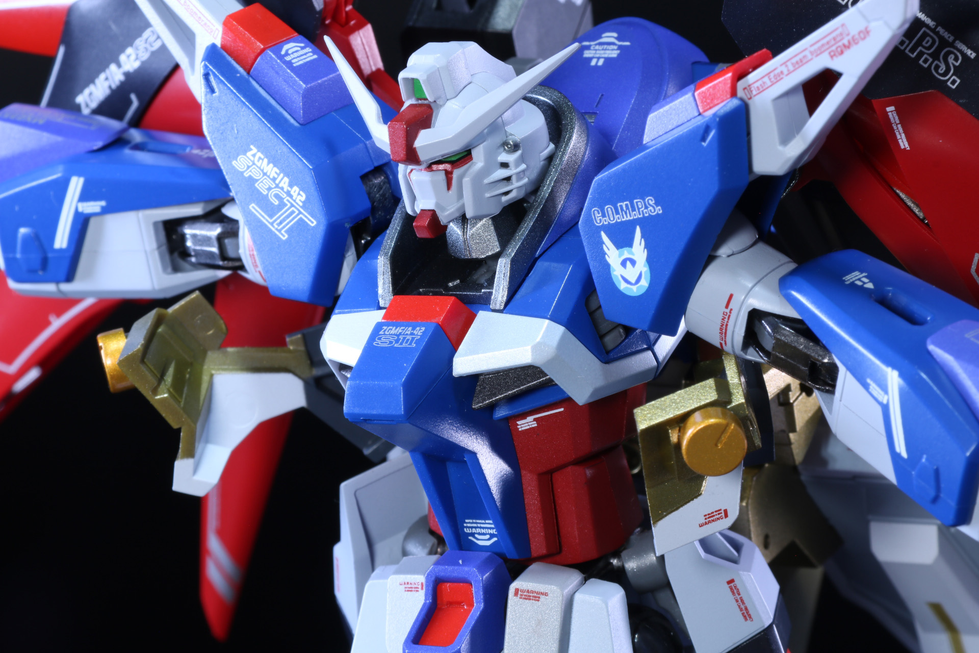 正面のアーマーを閉じる