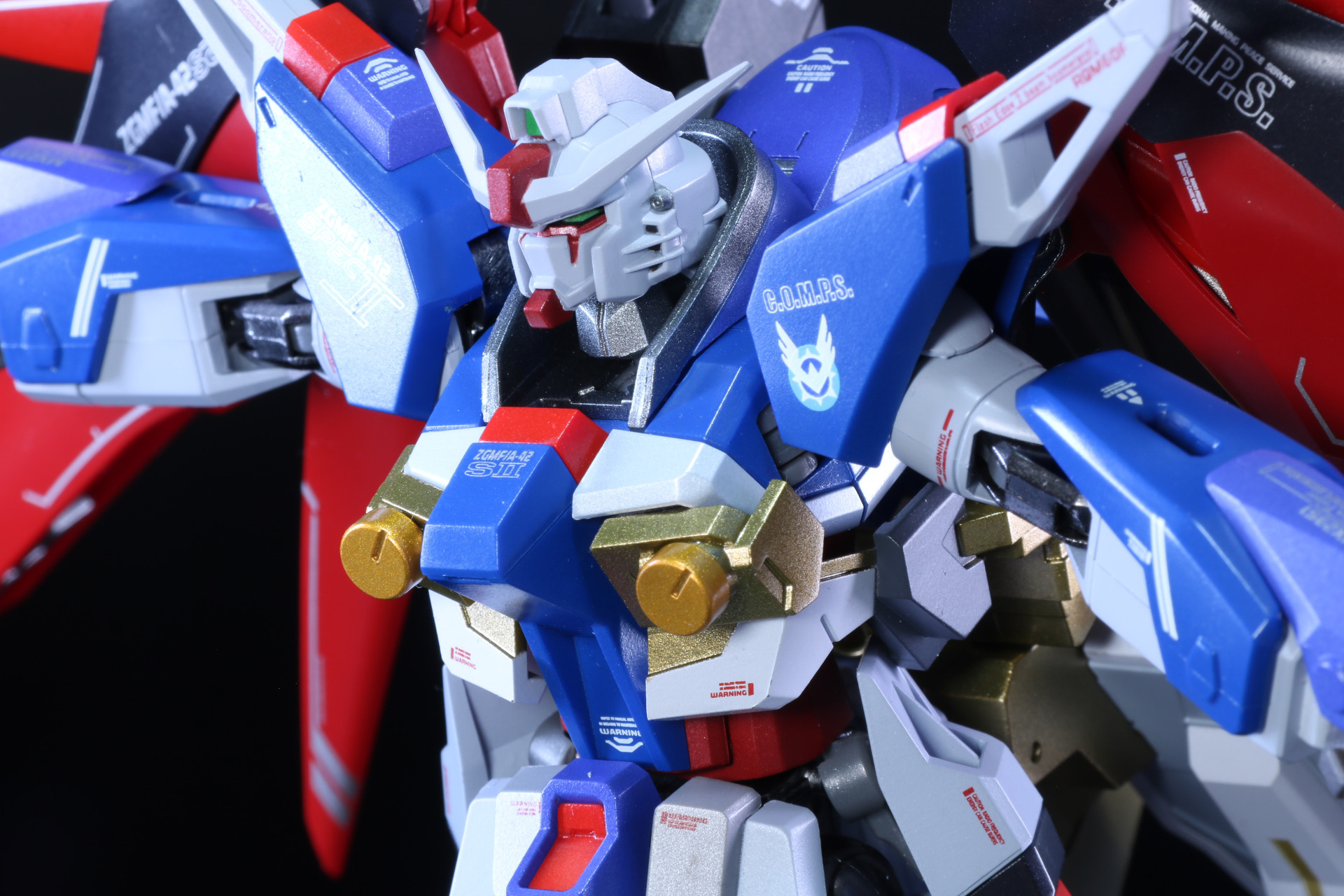 正面のアーマーを閉じる