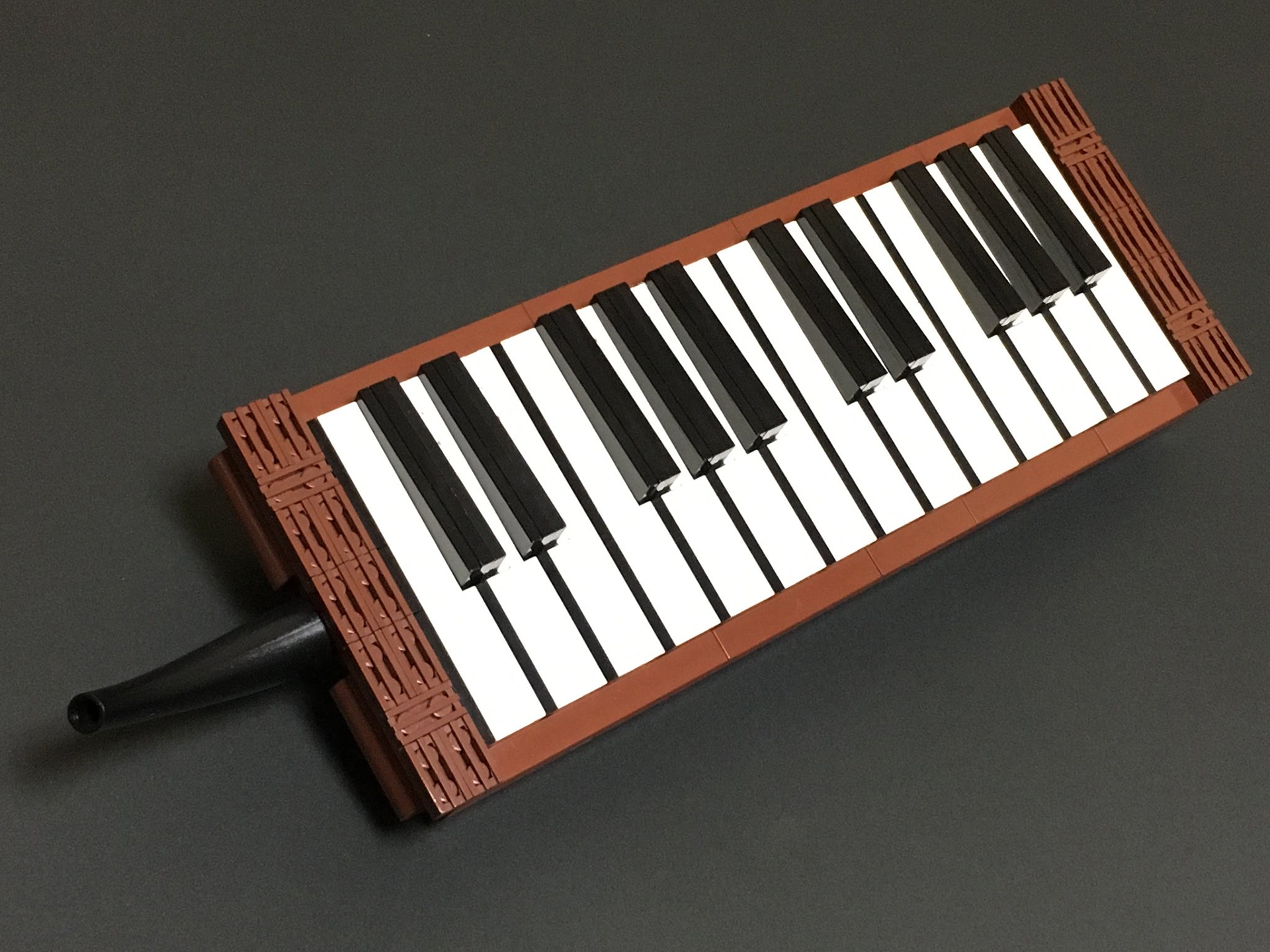 多彩な作品が集結する