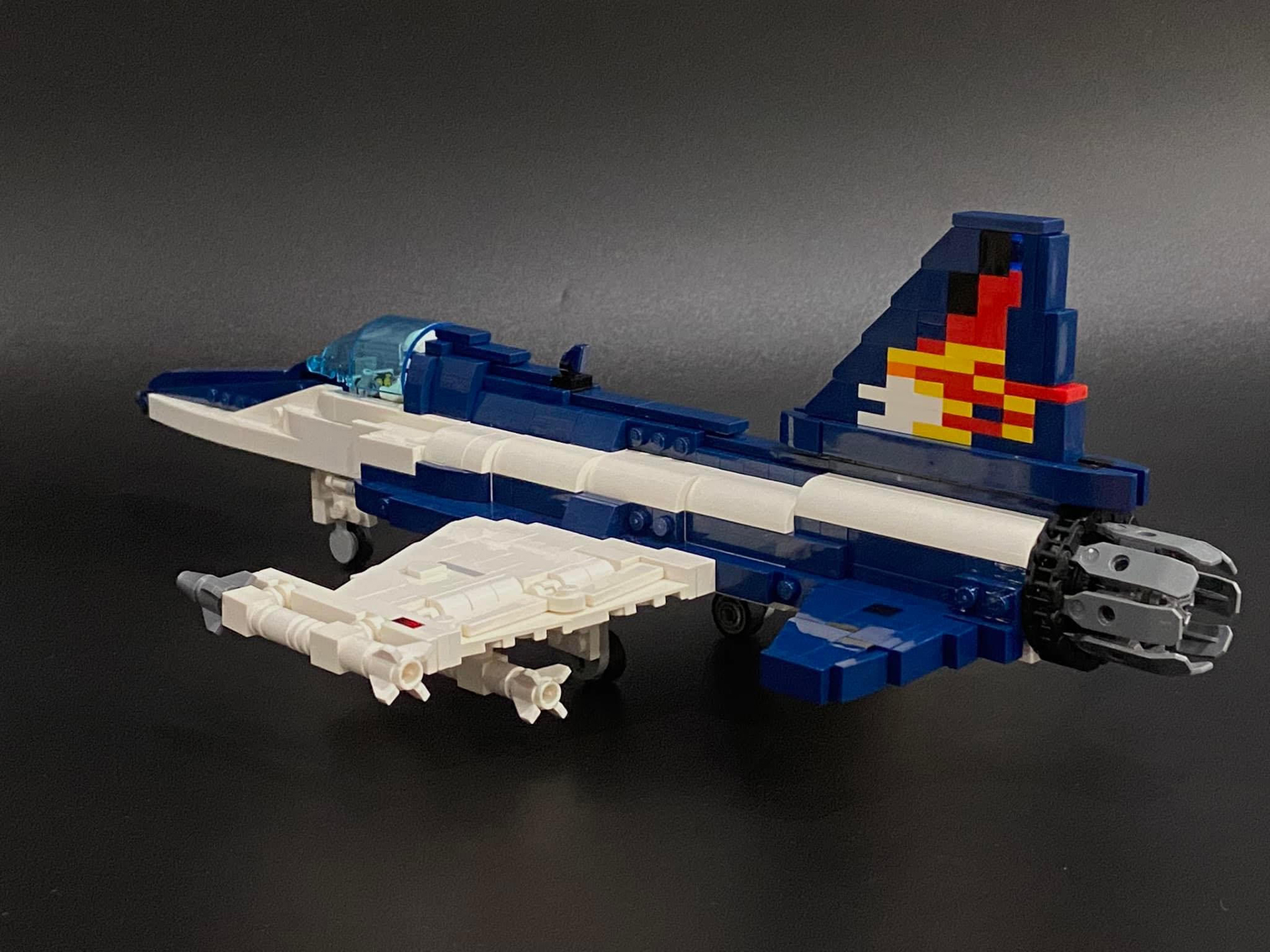 多彩な作品が集結する