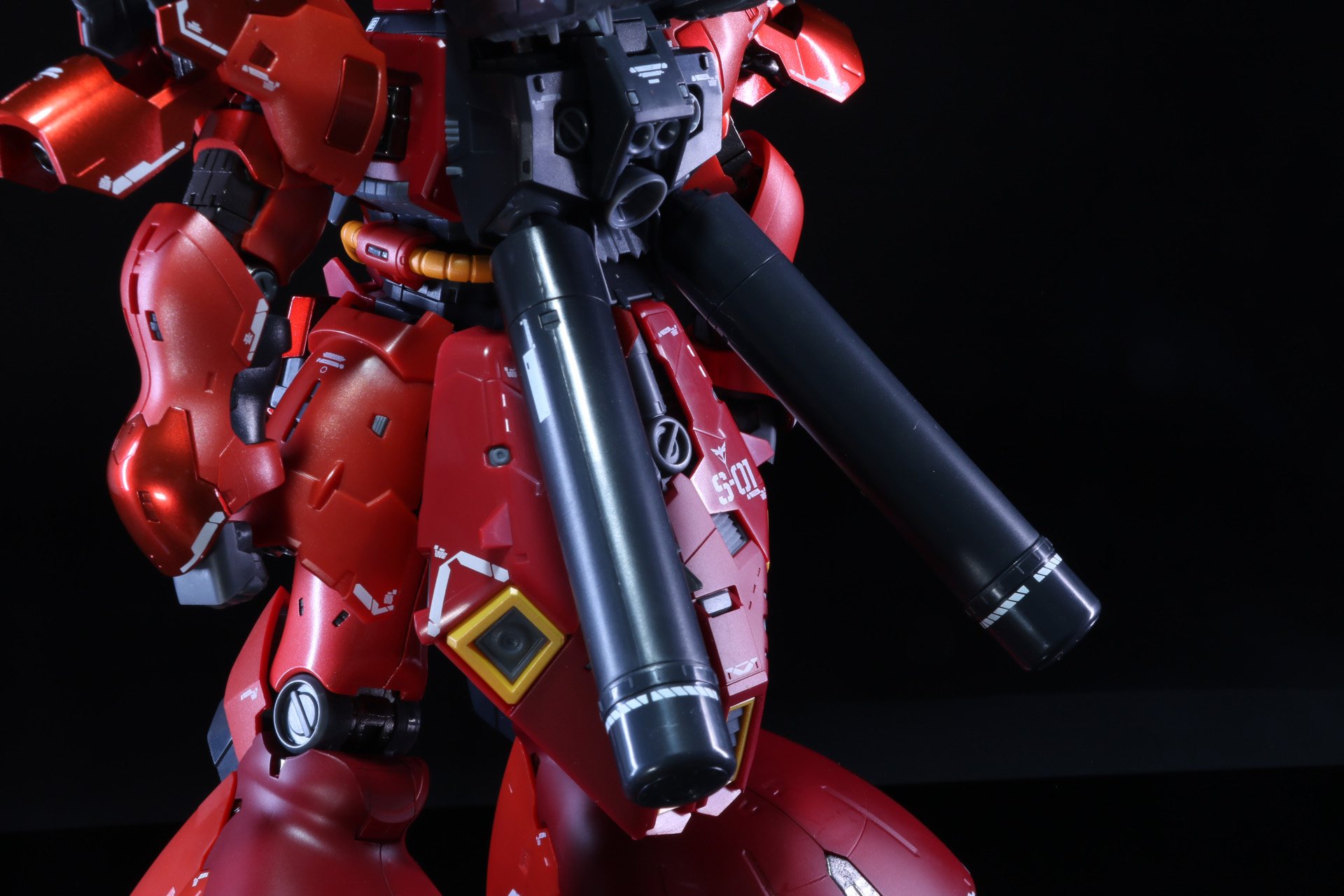 バックパック下部にはプロペラントタンクをつける