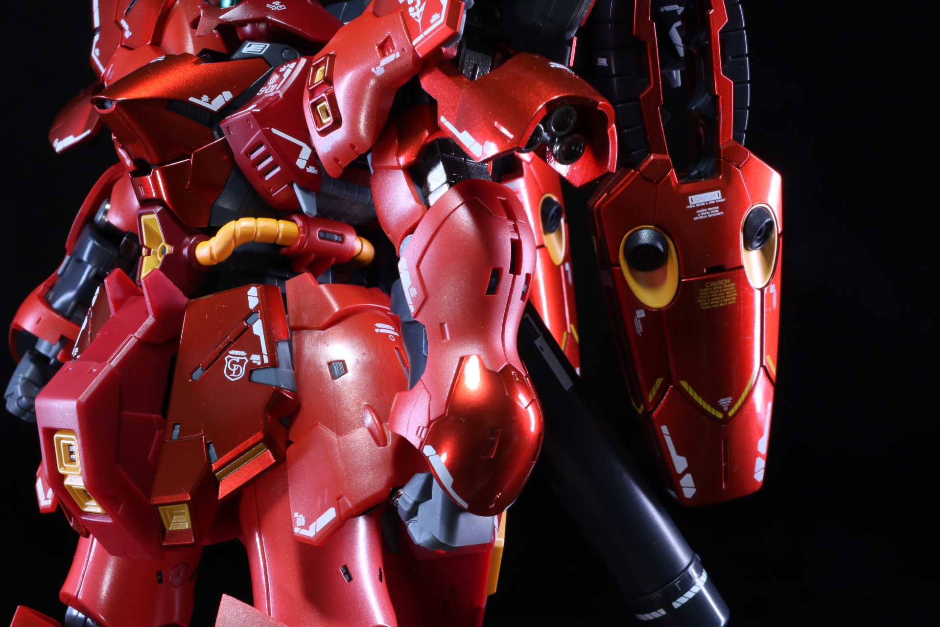 左腕部にシールドを装着