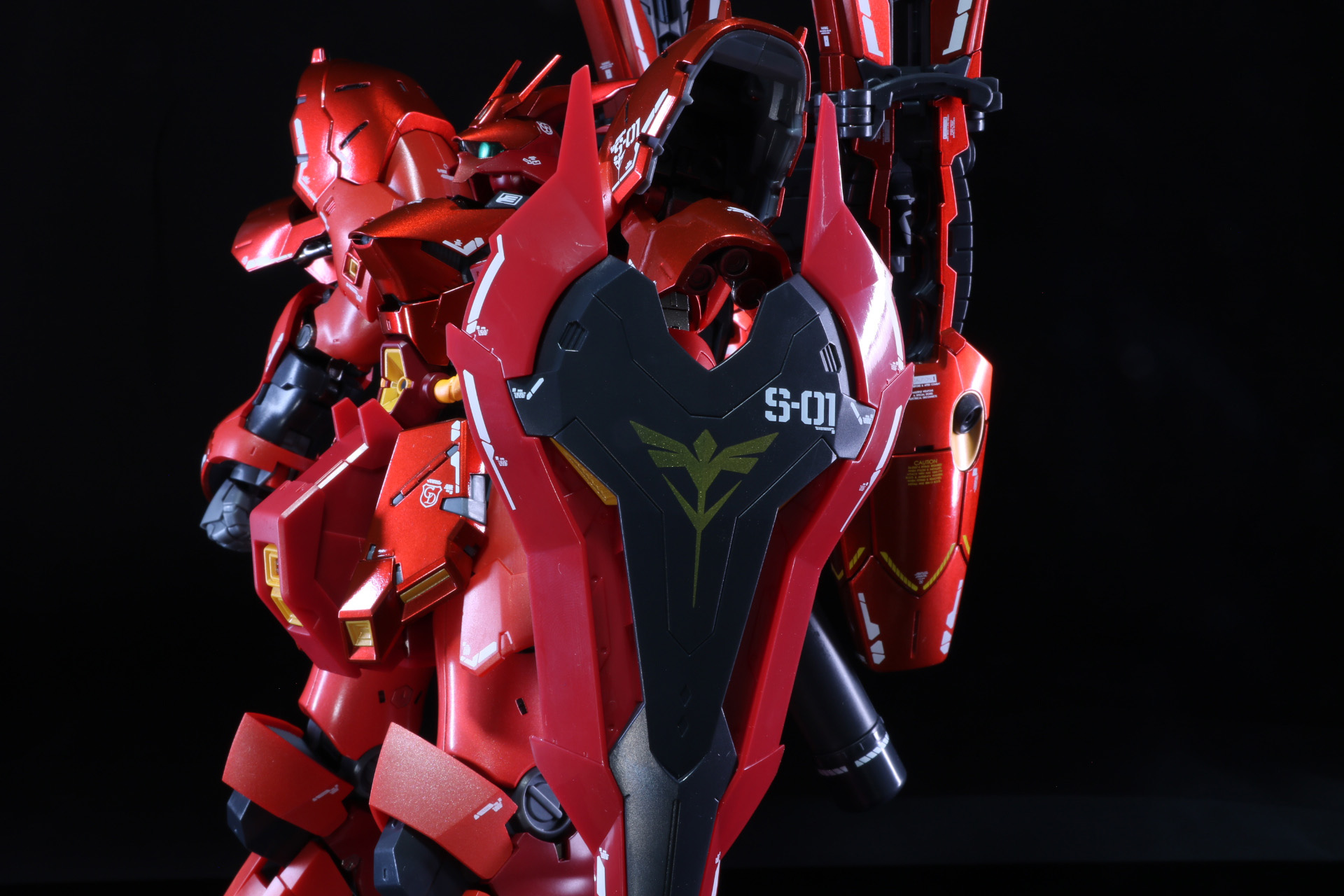 左腕部にシールドを装着