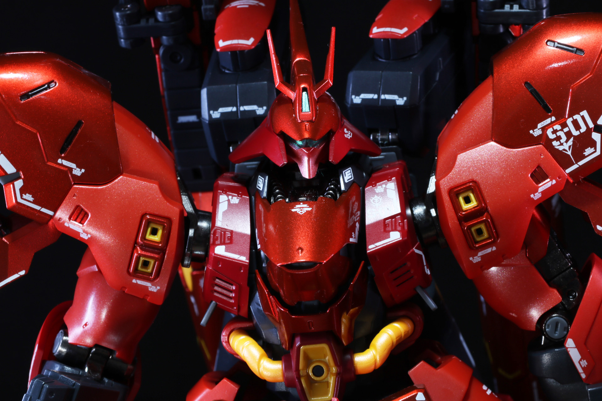 複数の赤色でメリハリのある雰囲気