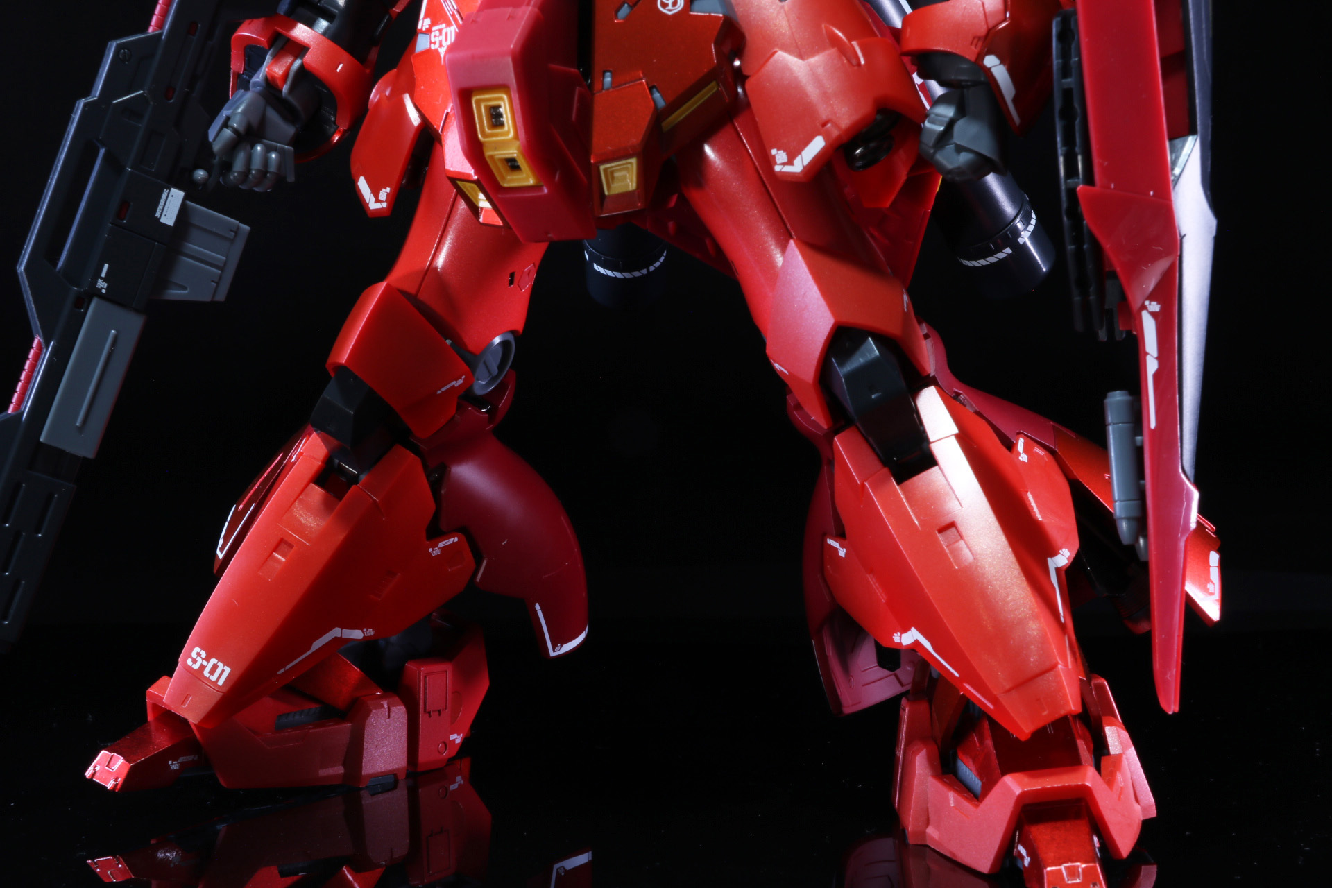 脚部もどっしりとしたデザイン