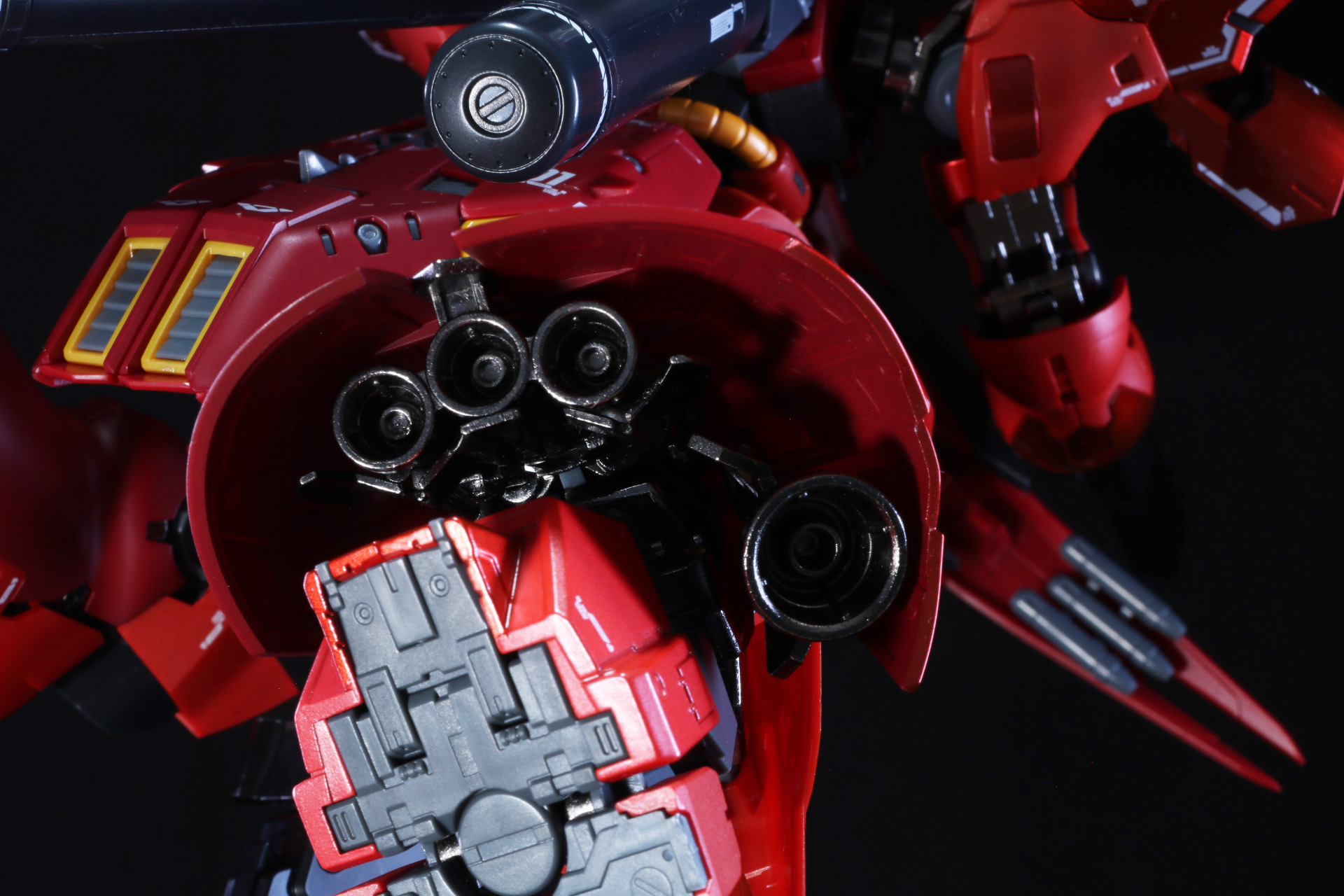 脚部内側のノズルもダイキャストとなっている