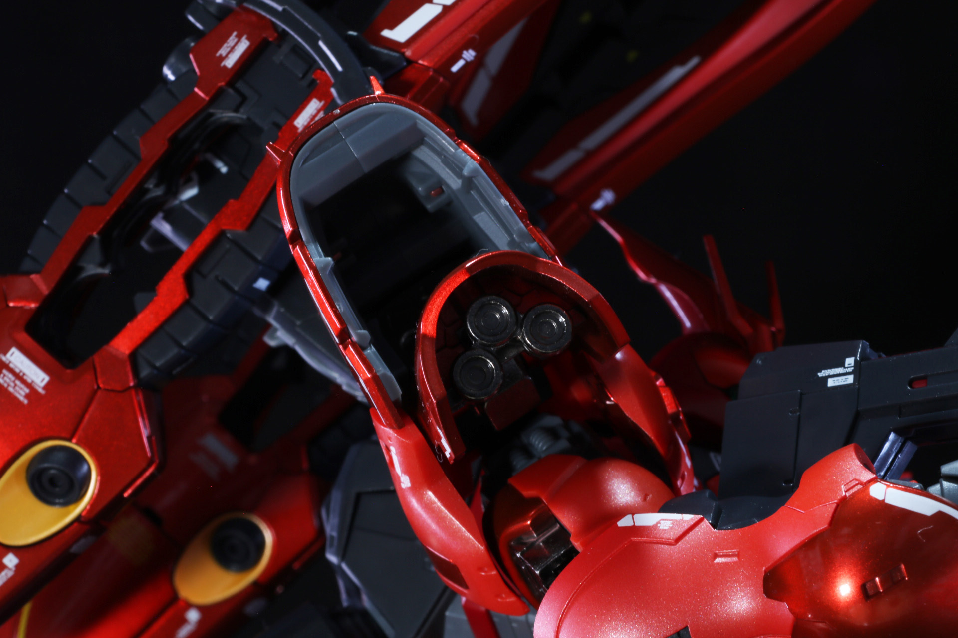 肩部のノズルも再現されている