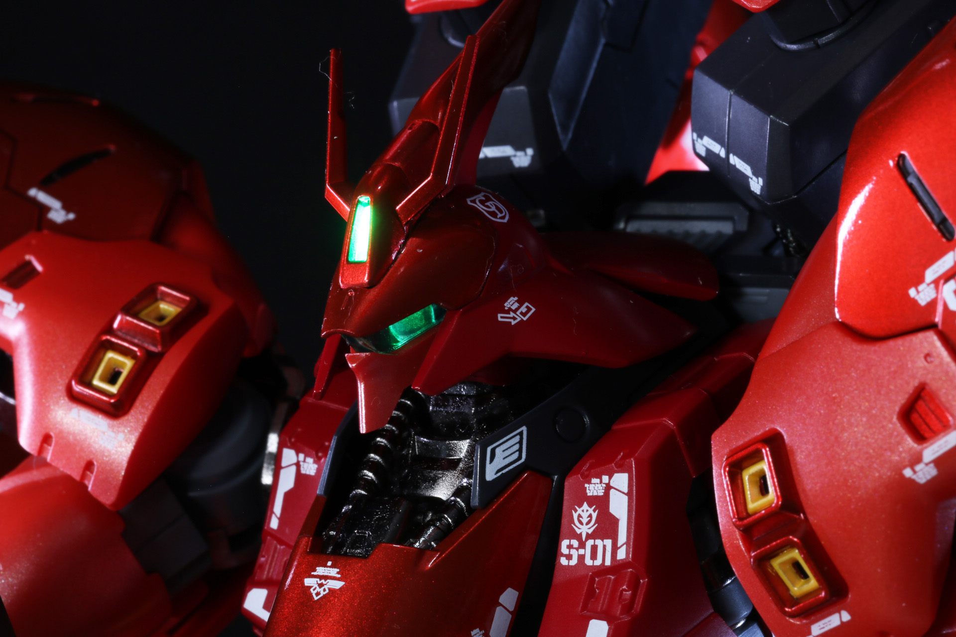 モノアイを動かして表情付けが可能