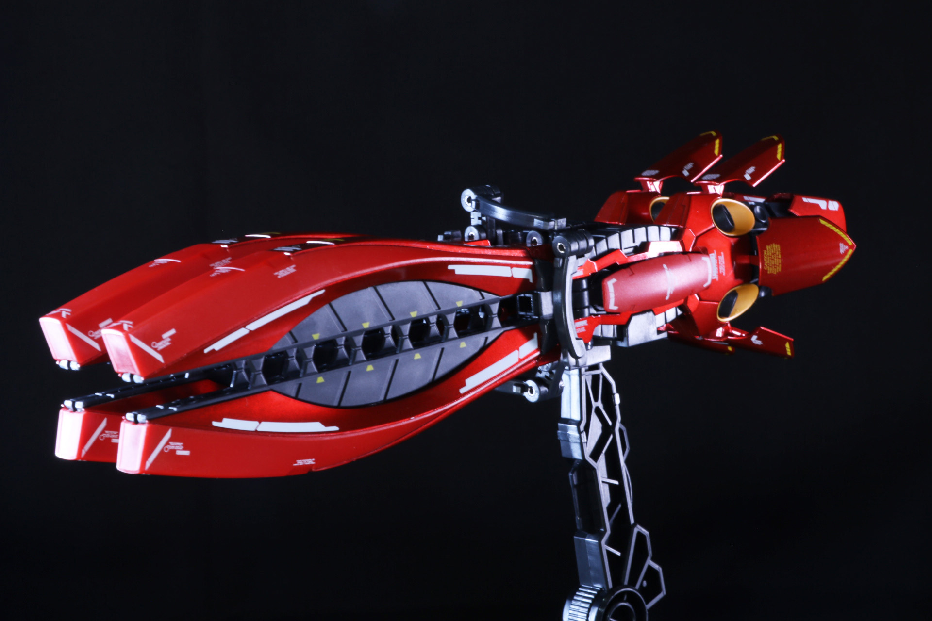 ダブル・ホーン・ファンネルは連結パーツで2つを連結することができる