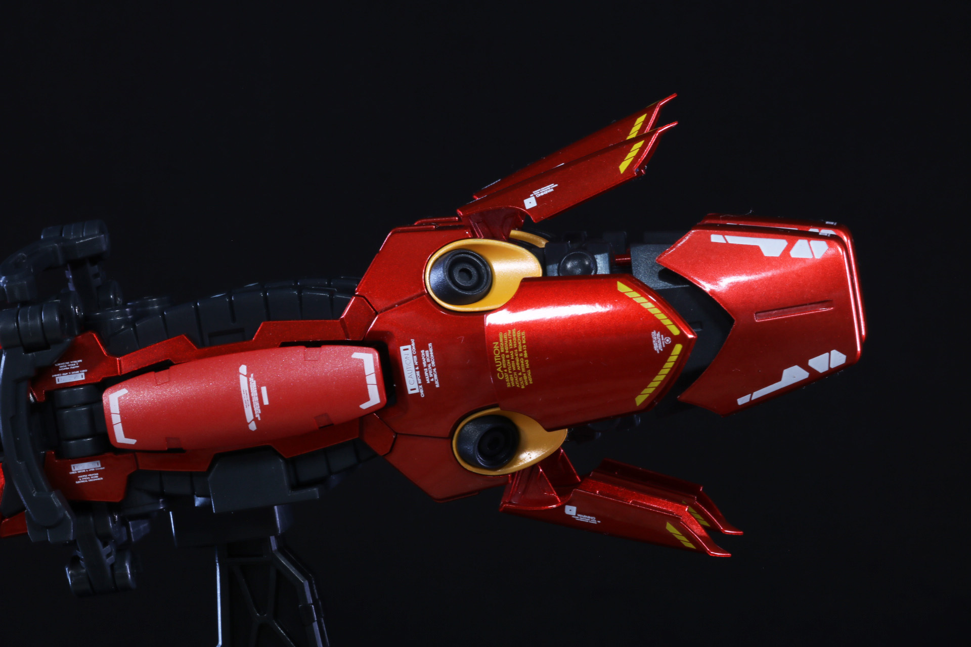 後部は展開ギミックを搭載