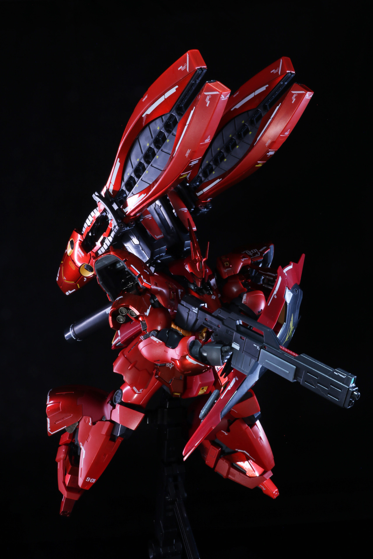 超合金の巨大感で、ポーズがダイナミックに映える