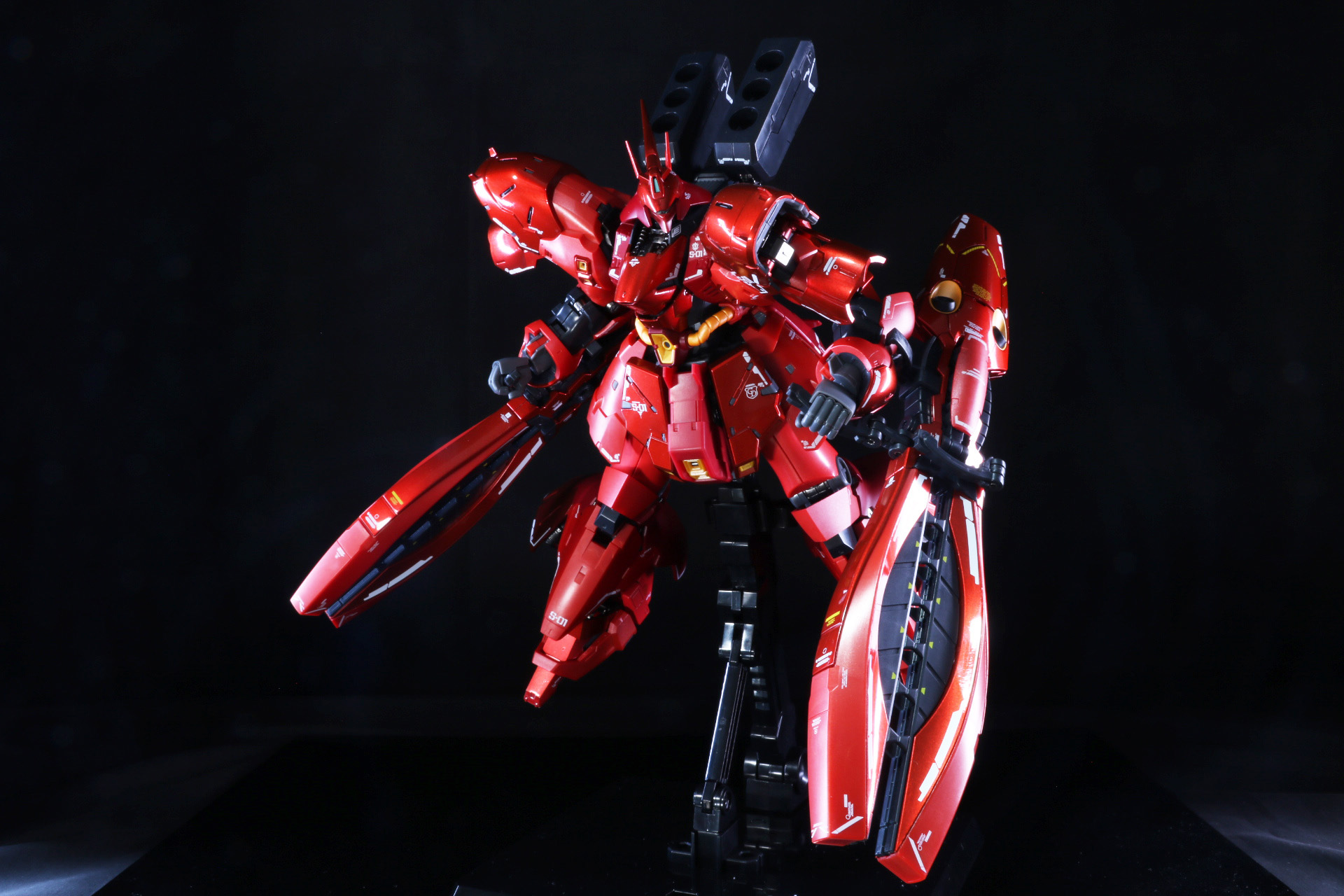 ダブル・ホーン・ファンネルを両腕に装備し、白兵戦にも対応