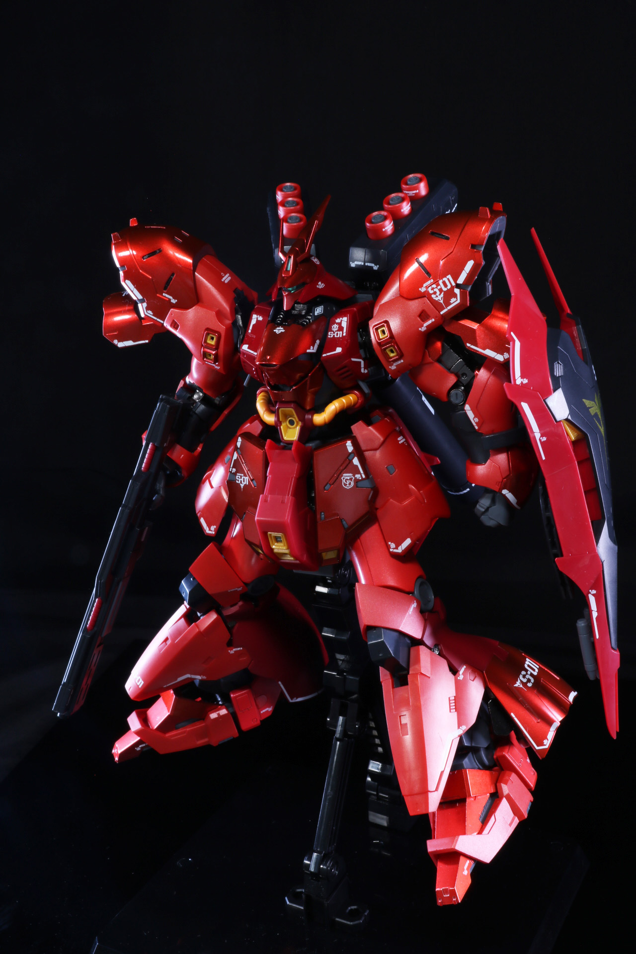 「機動戦士ガンダム 逆襲のシャア」のデザインに近い「サザビー」を再現可能