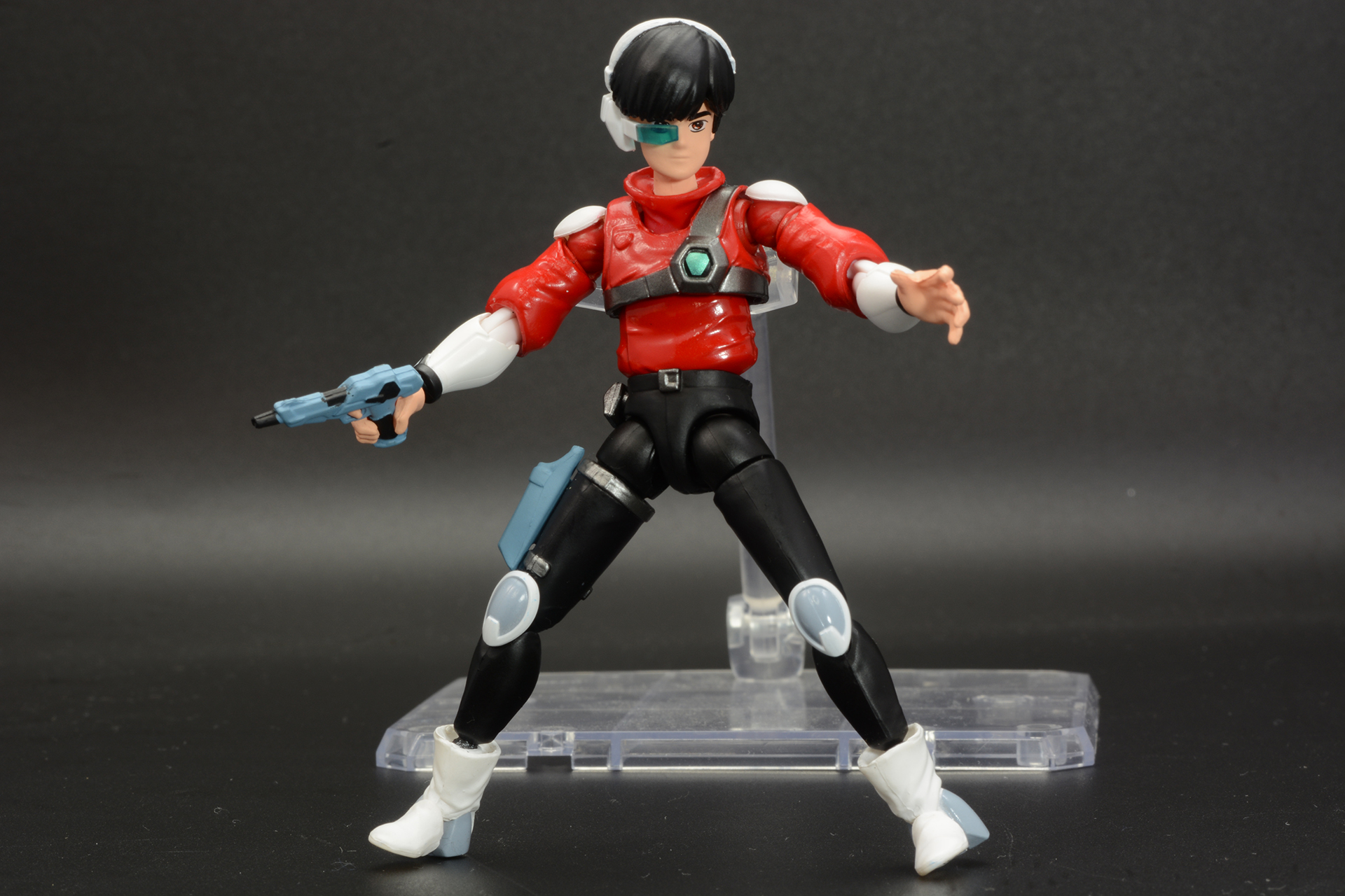 JJフィギュアの全高は100mm、小さいが多数の関節が仕込まれていてポーズの自由度は非常に高い