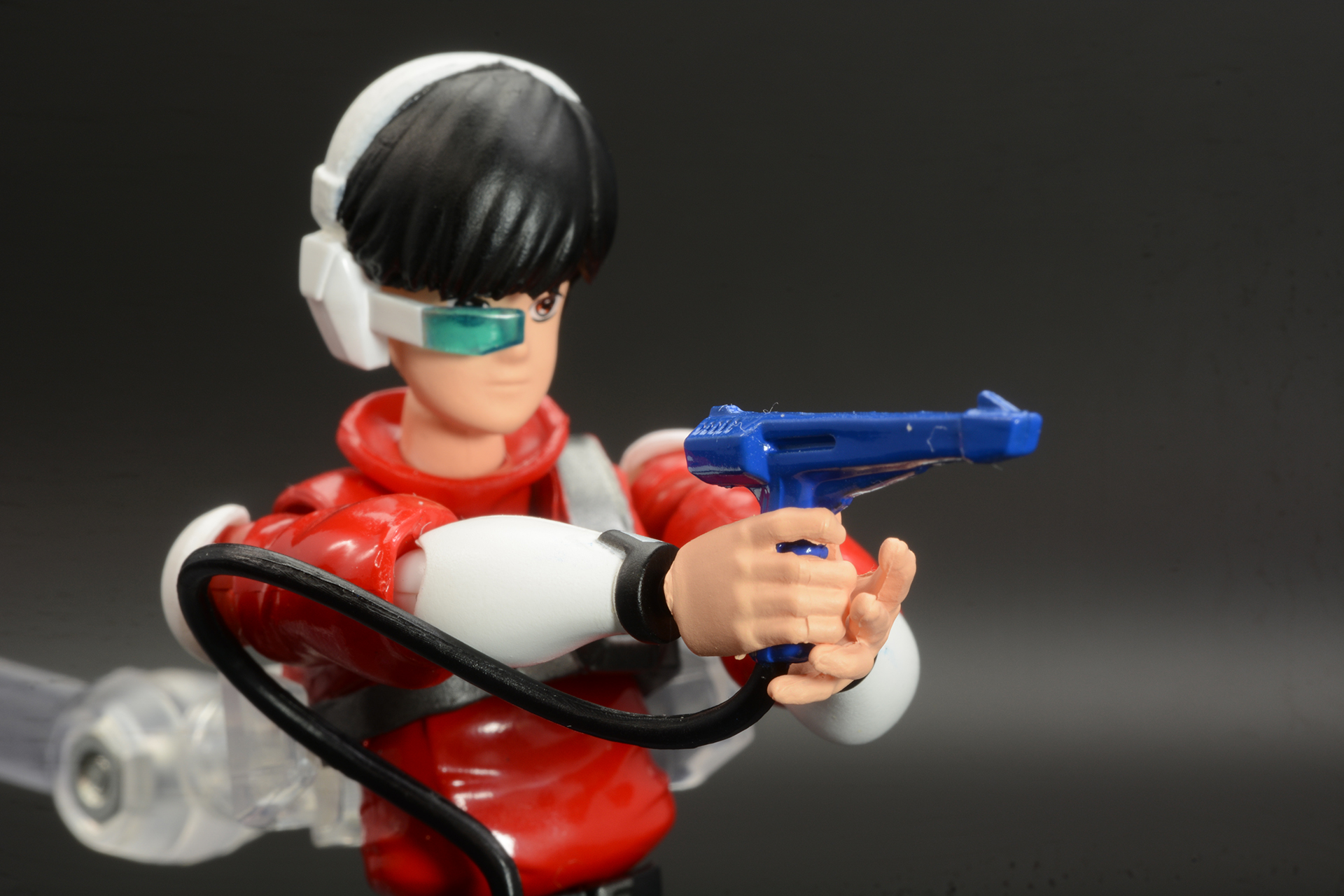 コードがついた未来的なデザインの旧ジリオン。セガが当時販売していた赤外線光線銃そのままのデザインで劇中に登場する