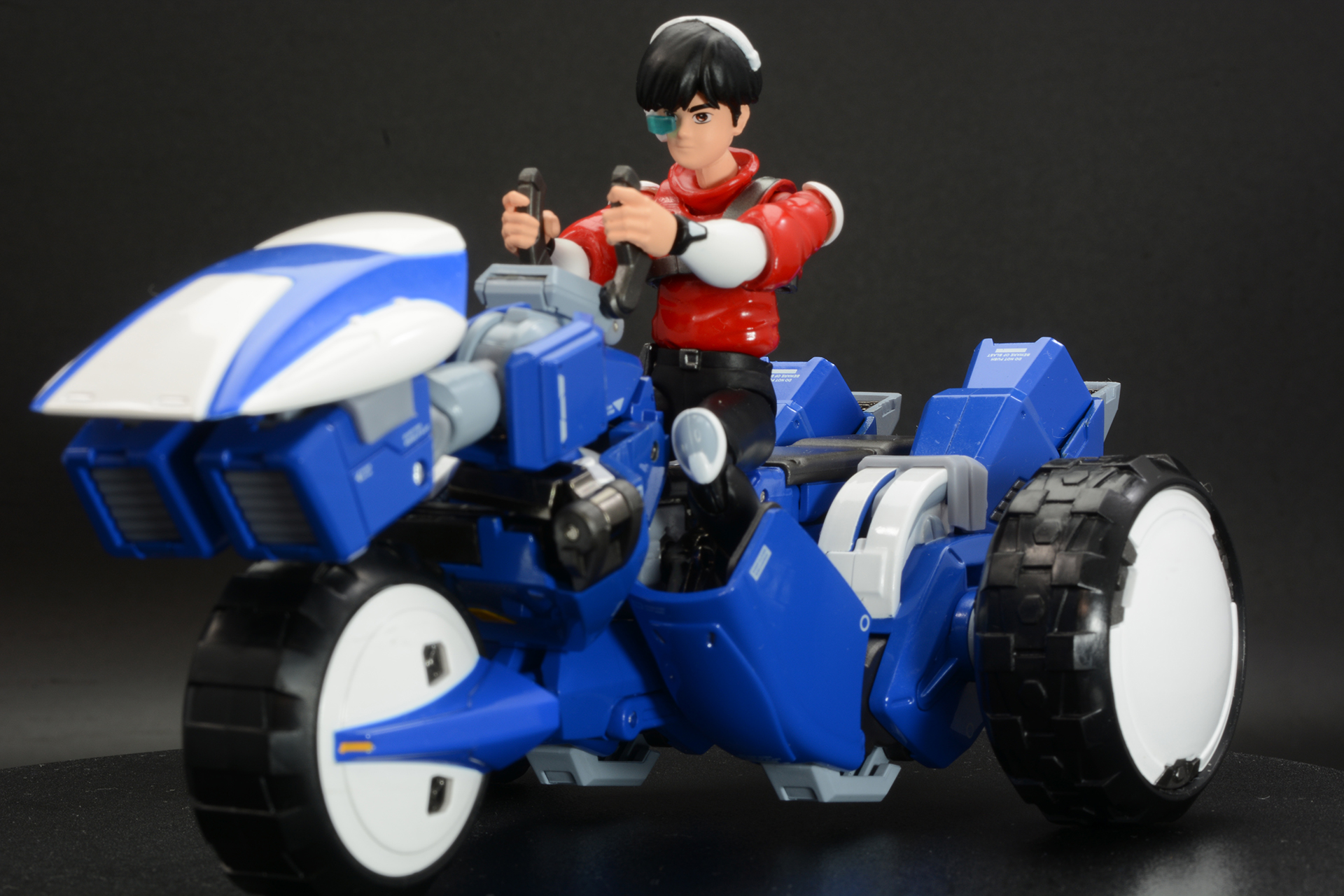 フィギュアはしっかり座れる