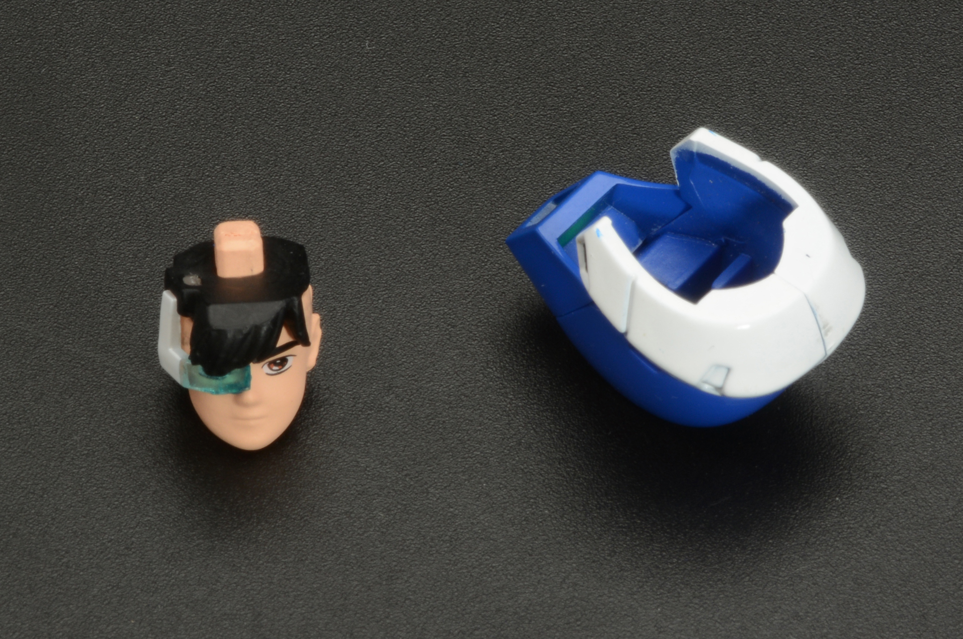 ヘルメットにJJの頭部を付ける