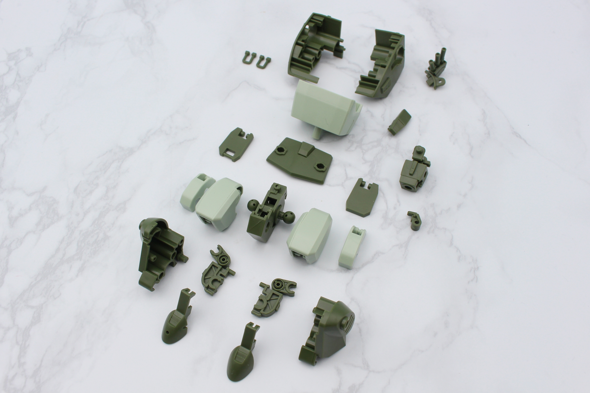 アップデートされた脚部パーツ（AP-M1ランナー）やカスタマイズ用3mmジョイントのあるパーツ（AP-Nランナー）がを組み立てたものがこちら。他のセットには分類されて付属している