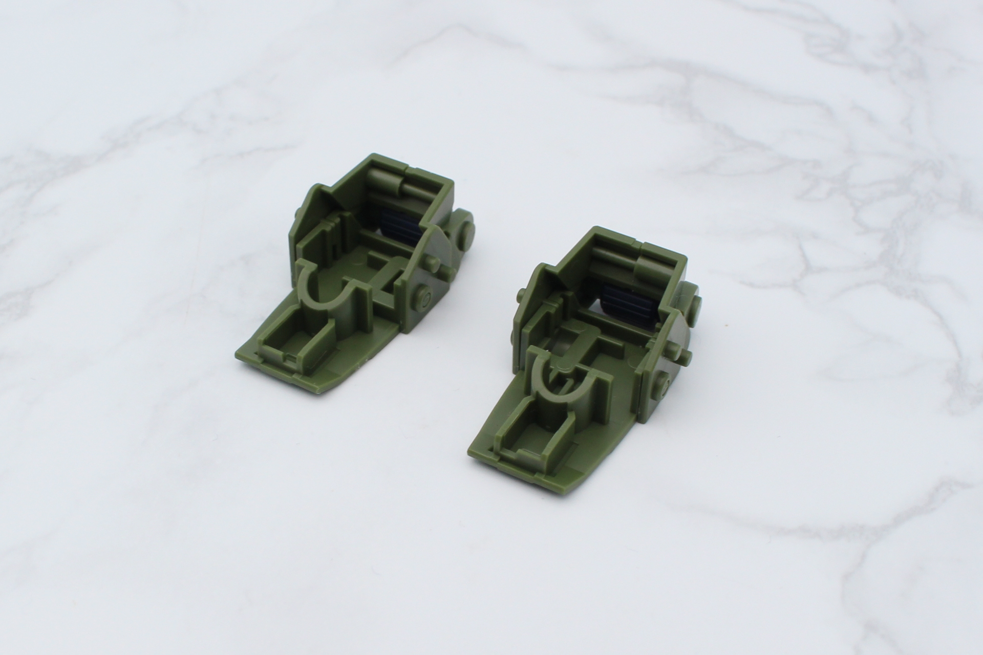 ブルーティッシュドッグ用足首の組み立て。実際に組み立てるときは「HG スコープドッグ」の足首のパーツを流用する