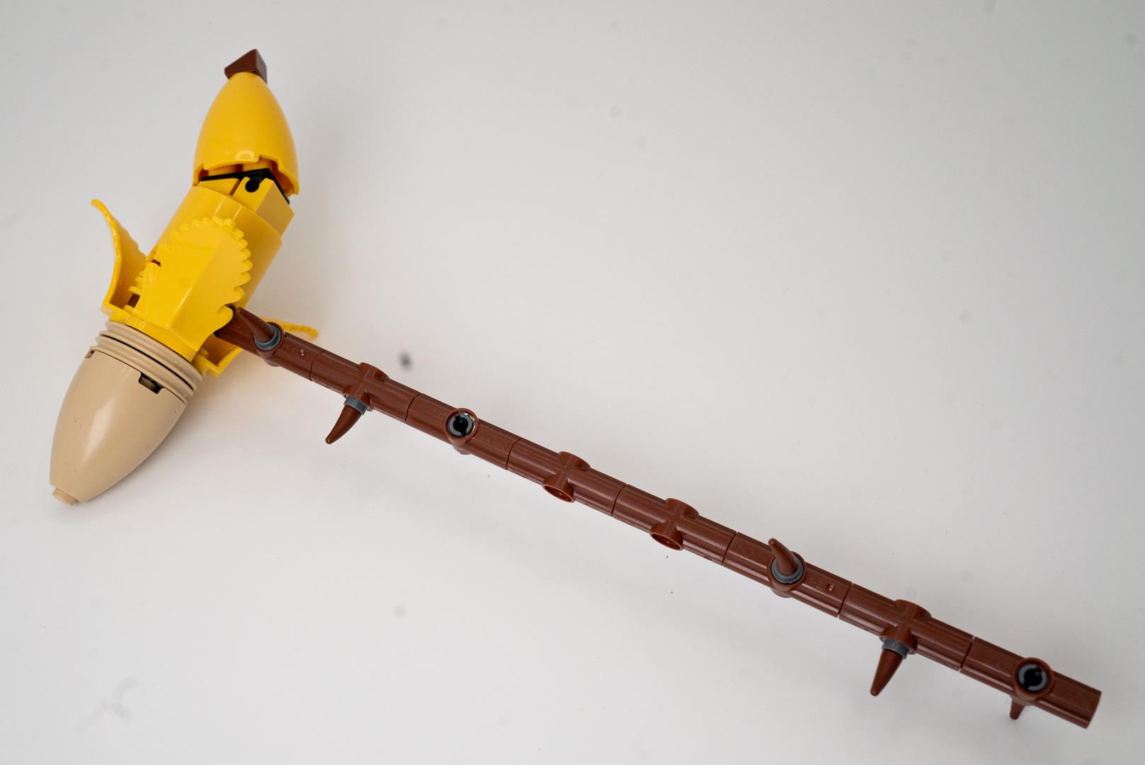 袋1の完成品。枝に刺さったバナナにしか見えないけど、きっと強い武器なのだ！