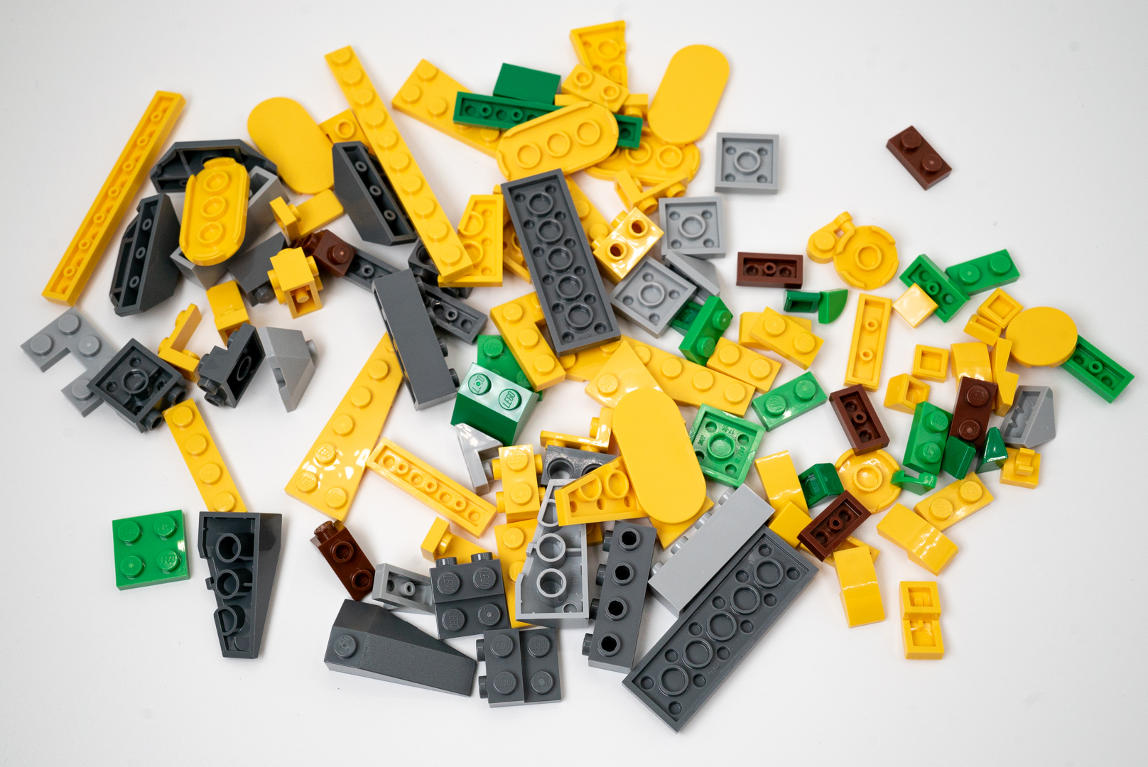 袋6の構成黄色に加えて灰色系が多いのは、土台ユニットを作るため