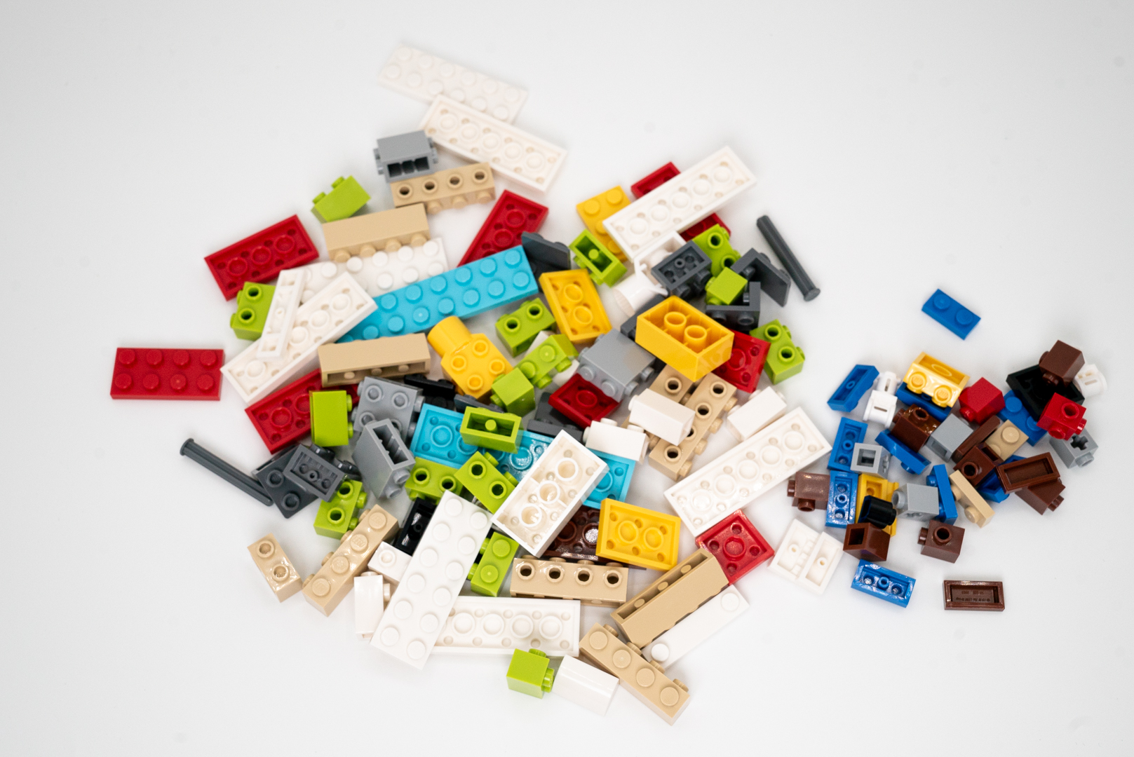 袋7のパーツ構成。突然カラフルなパーツで戸惑うかも！