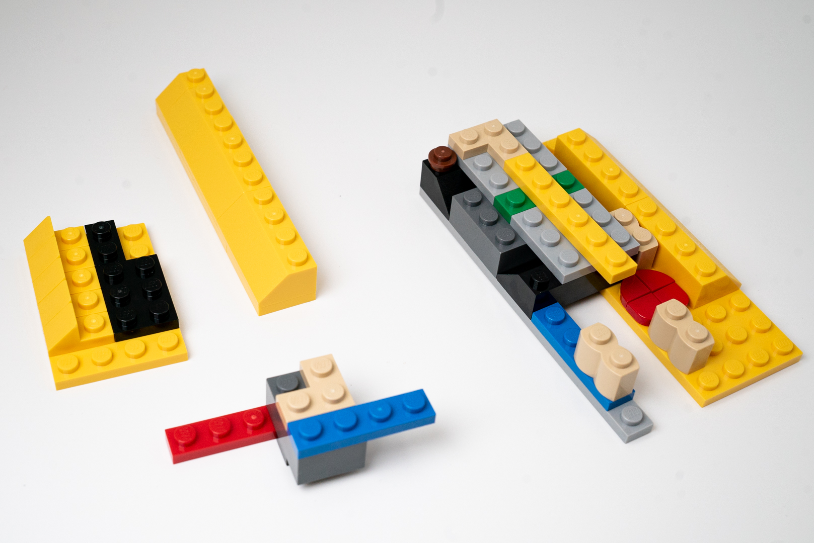 ボディに外装を貼り付けるための、凹凸用ユニットを制作