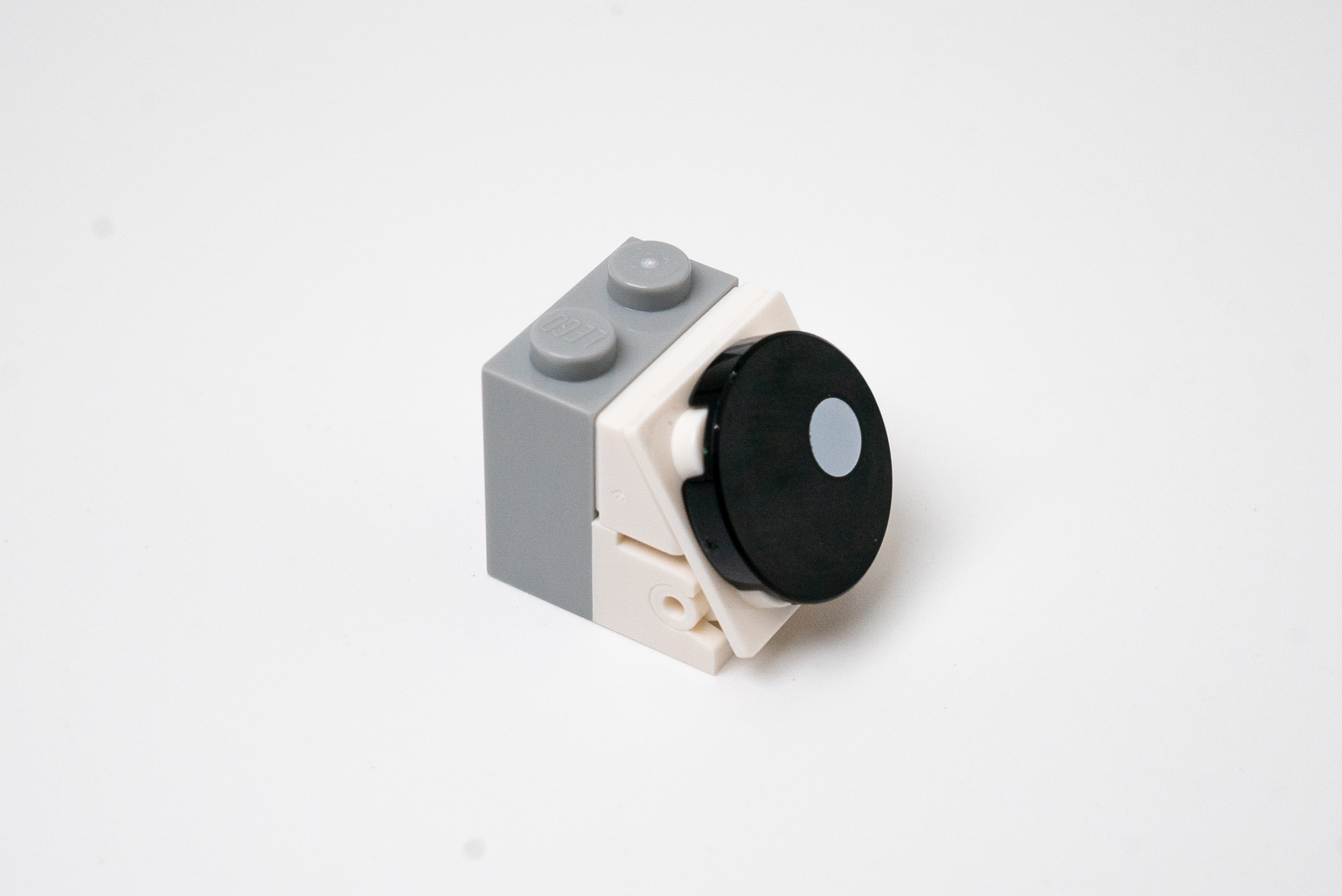 ヒンジパーツで斜めに固定したい時はスロープパーツを使うといい