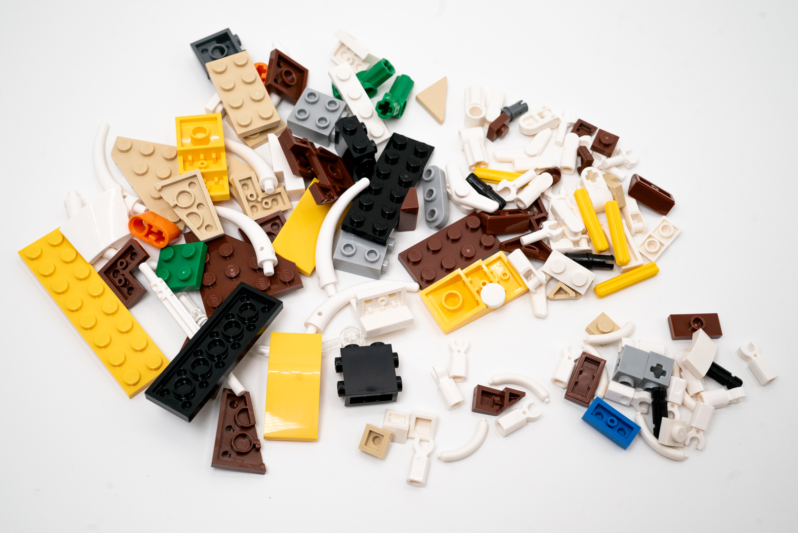 袋12のパーツ構成。骨に使う白系の細かいパーツが増えてきた！