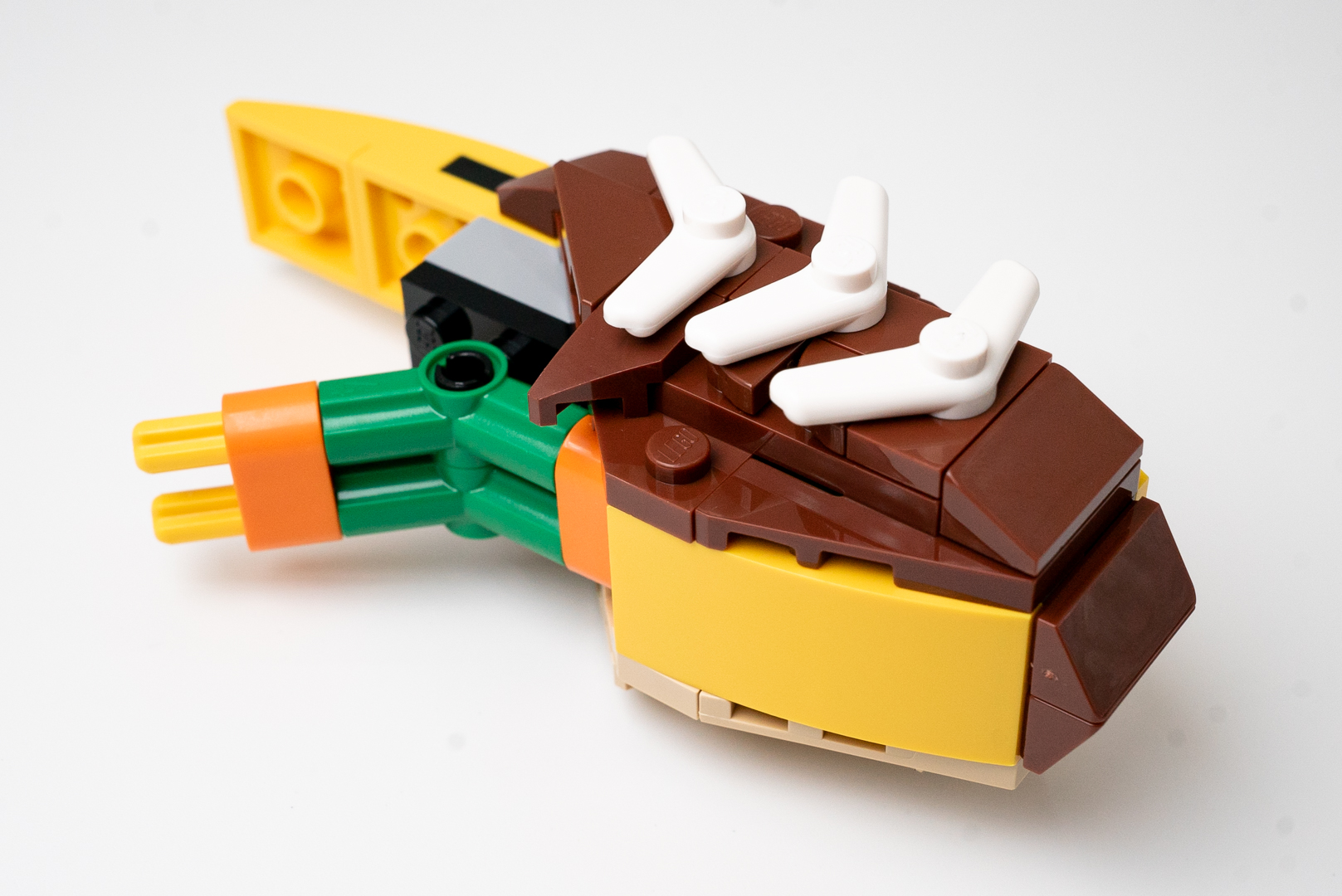 バナナの先端部分も制作。先端らしく黒（茶）い感じ