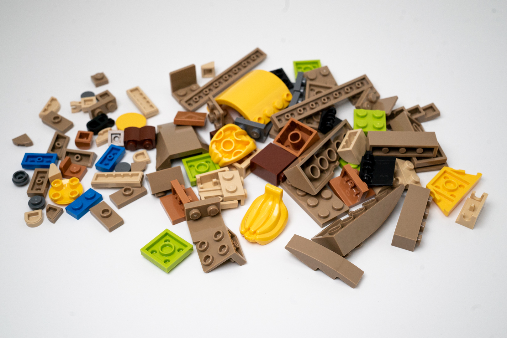 袋14のパーツ構成。実は背中にユニットがあるらしいので、色はダークタンがメイン