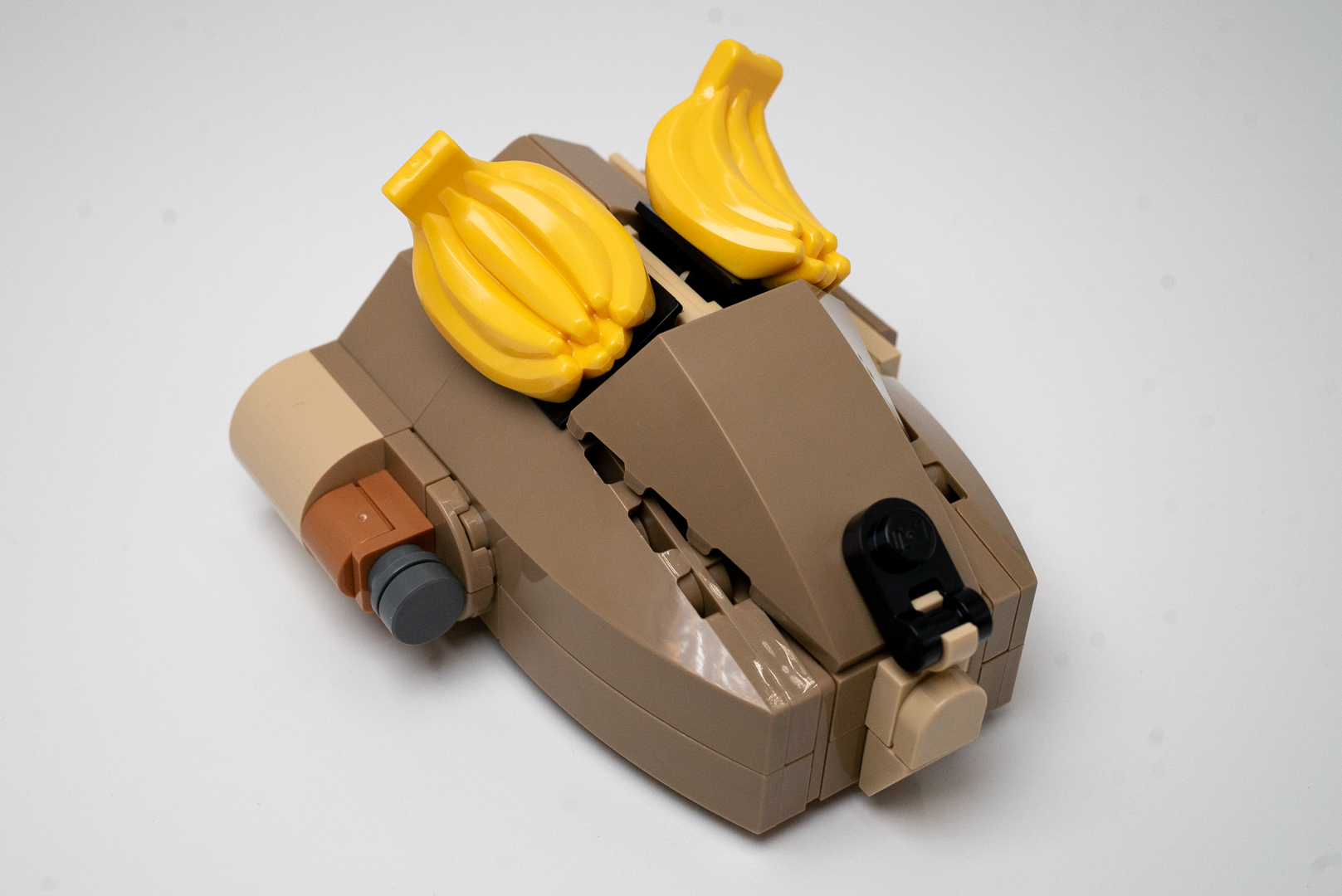 完成した背部ユニット。バナナのパーツが露骨で面白い！