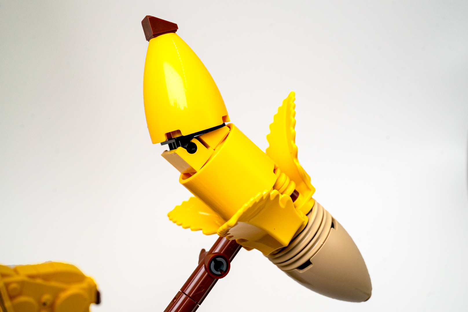 一見フランクフルトにも見えるバナナ型のハンマー