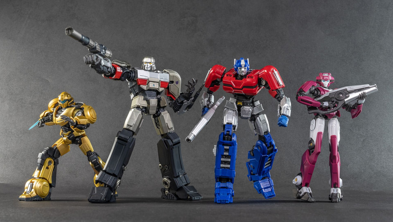 トランスフォーマー AMKシリーズ 左からバンブルビー、メガトロン／D16、オプティマスプライム／オライオンパックス、エリータ-1
