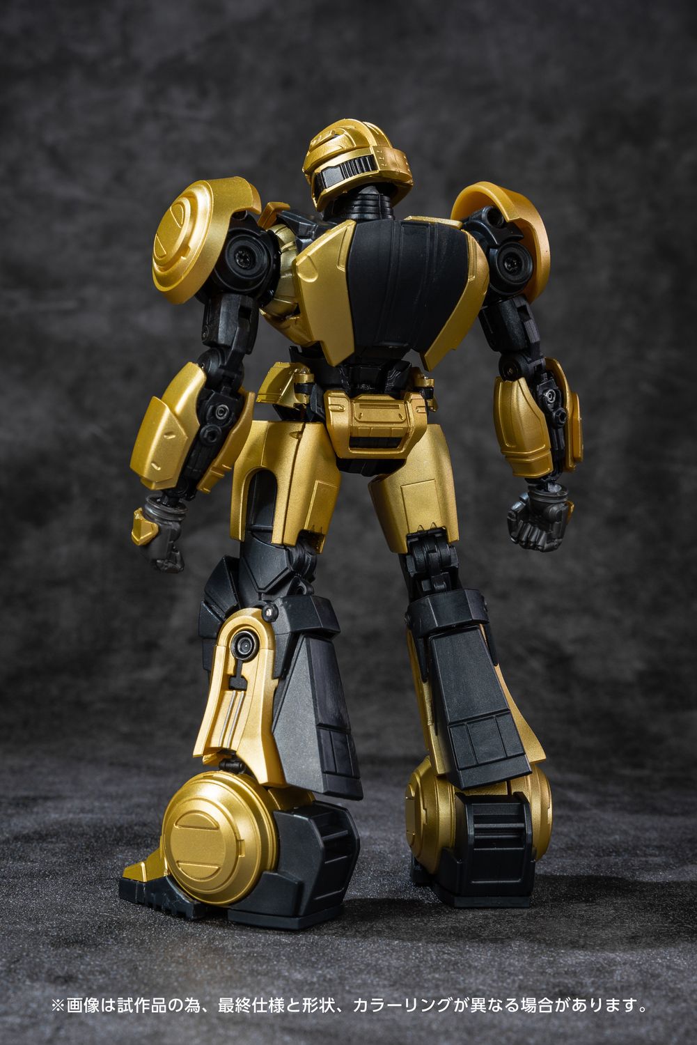 バンブルビーは、惑星サイバトロンで暮らす労働ロボットがアルファトライオンから譲り受けたコグのパワーによって成長した姿