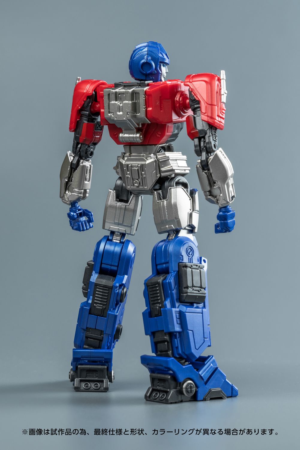 オライオンパックスは、惑星サイバトロンで暮らす労働ロボットでヒーローに憧れており、のちにマトリクスを得てオートボットのリーダーとなる。コグパーツが付属する